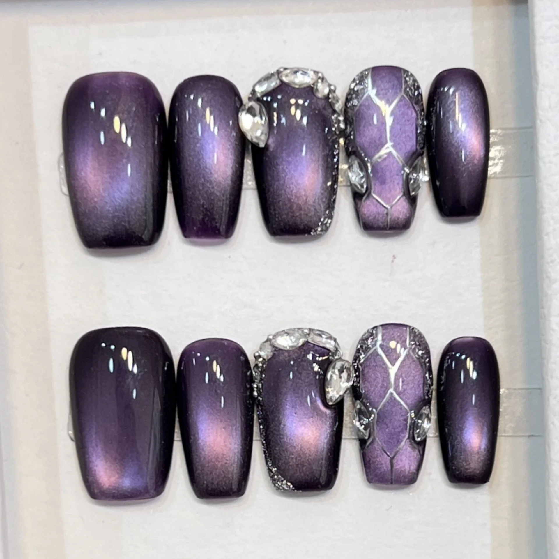 10pcs Handmade False Nails Art Purple Cat's Eye Mid-length Square Fake Nail Tips Wearable Simple Polka Dot Design Press on Nails 
10pcs Handmade False Nails Art Purple Cat's Eye Mid-length Square Fake Nail Tips Wearable Simple Polka Dot Design Press on Nails
