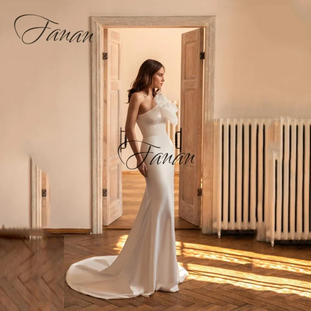 Simple One Shoulder Wedding Dress Sweep Train Strapless Whith Single 3D Flower Long Bride Gowns Backless A_Line wedding dresses
Simple One Shoulder Wedding Dress Sweep Train Strapless Whith Single 3D Flower Long Bride Gowns Backless A_Line wedding dresses