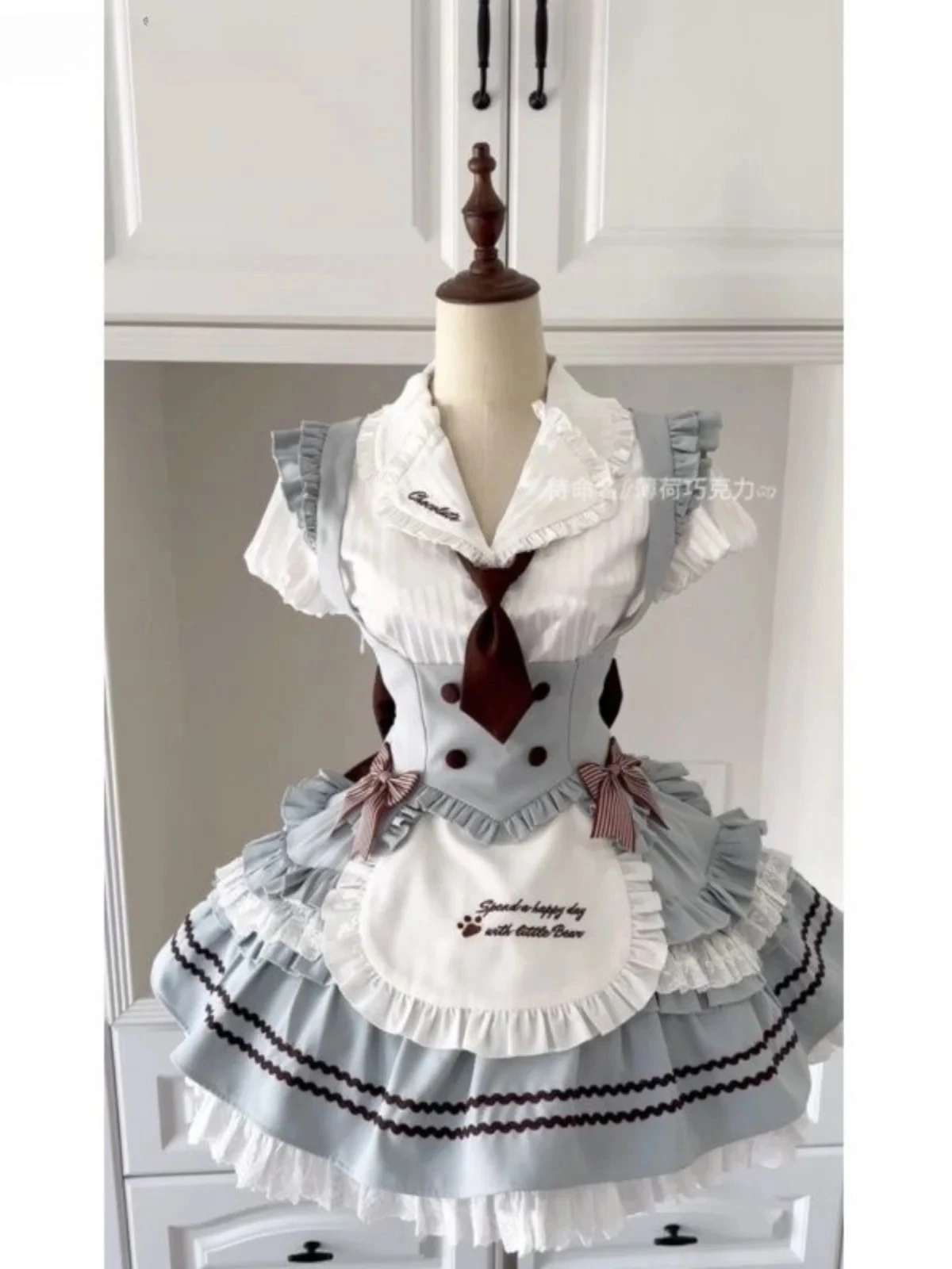Summer Cute College Style Sweet Lolita Suit Short Sleeve Top Waist Thin Vest Casual Skirt Three-piece Set for Women
Summer Cute College Style Sweet Lolita Suit Short Sleeve Top Waist Thin Vest Casual Skirt Three-piece Set for Women