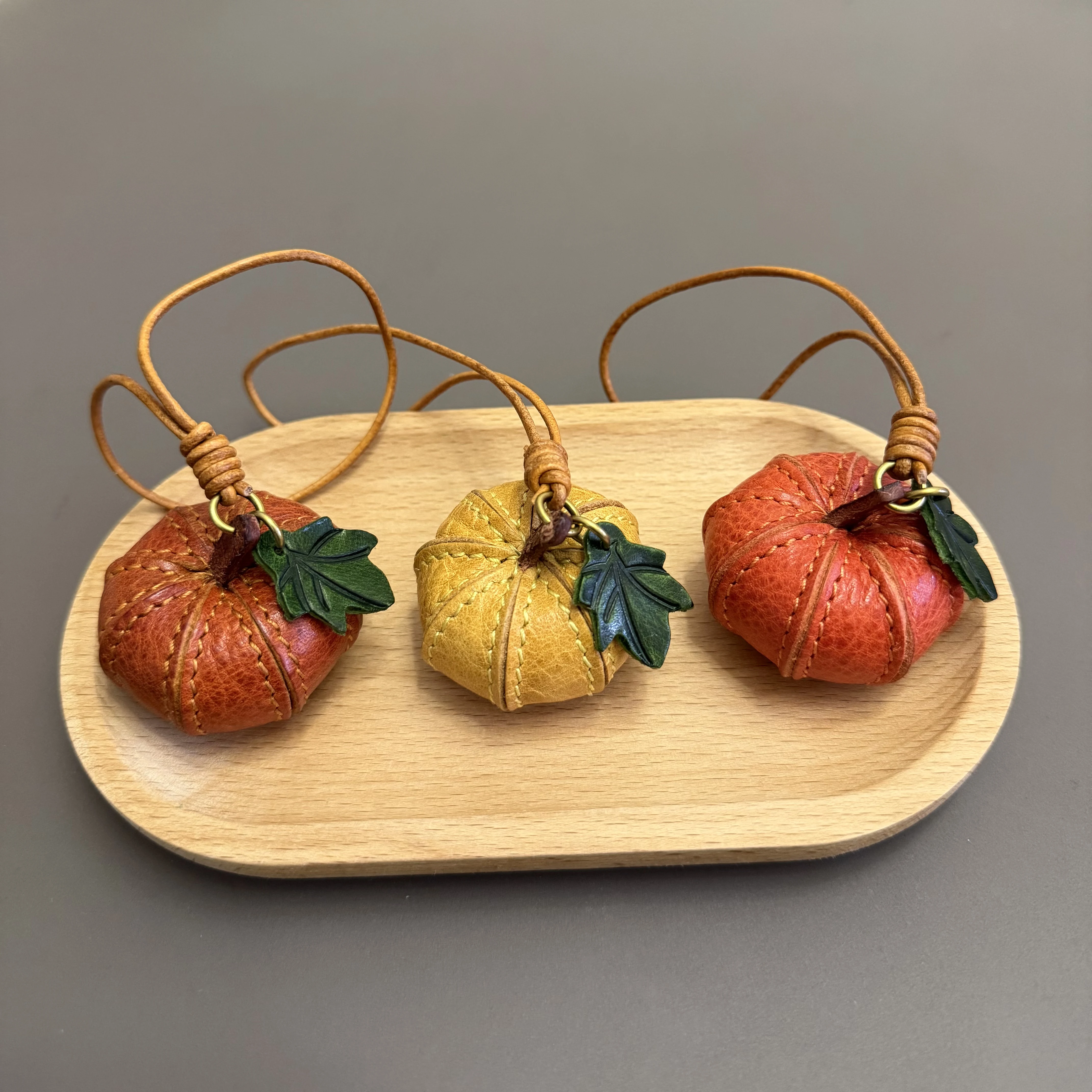 Genuine Leather Pumpkin Handmade Pendants Suitable Bags Handbag Backpacks Cute Leather Bag Charms Fruit Keychain Accessories
Genuine Leather Pumpkin Handmade Pendants Suitable Bags Handbag Backpacks Cute Leather Bag Charms Fruit Keychain Accessories