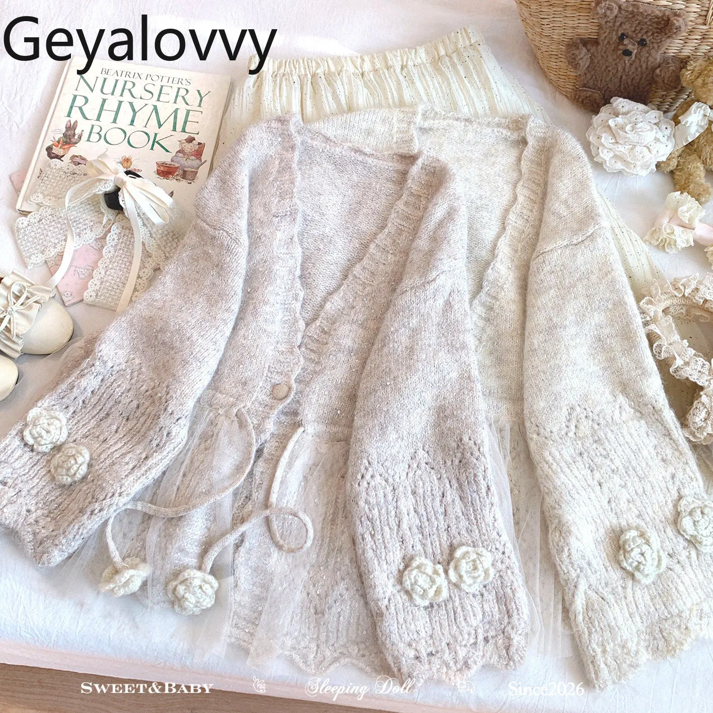 2026 New Versatile V-neck Patchwork Mesh Lace Long Sleeve Sweater Coat Sweet Girl Hollow Crochet Rose Vintage Knit Cardigan
2026 New Versatile V-neck Patchwork Mesh Lace Long Sleeve Sweater Coat Sweet Girl Hollow Crochet Rose Vintage Knit Cardigan