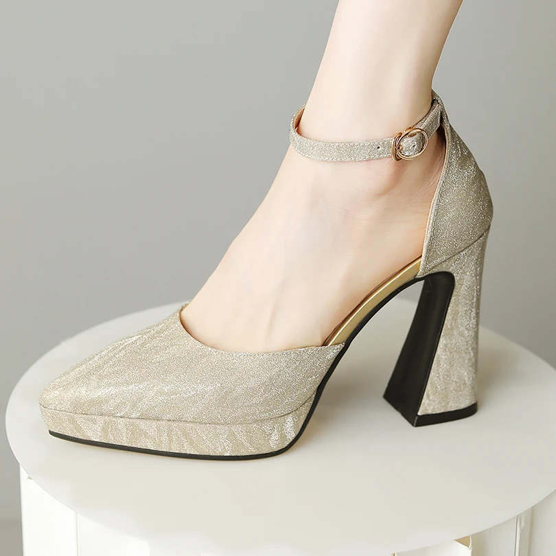 Super High Hoof Heels Glitter Material Cutout Breathable Elegant High Heels Pointed Toe Non Revealing Print Shallow Sexy Sandals
Super High Hoof Heels Glitter Material Cutout Breathable Elegant High Heels Pointed Toe Non Revealing Print Shallow Sexy Sandals