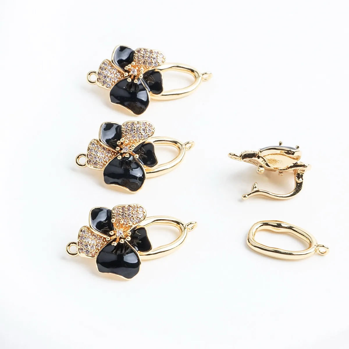 18K Gold Plated Oil Dripping Cherry Blossom Button Head Necklace Bracelet Connection Buckle Clip Buckle DIY Jewelry Accessories
18K Gold Plated Oil Dripping Cherry Blossom Button Head Necklace Bracelet Connection Buckle Clip Buckle DIY Jewelry Accessories