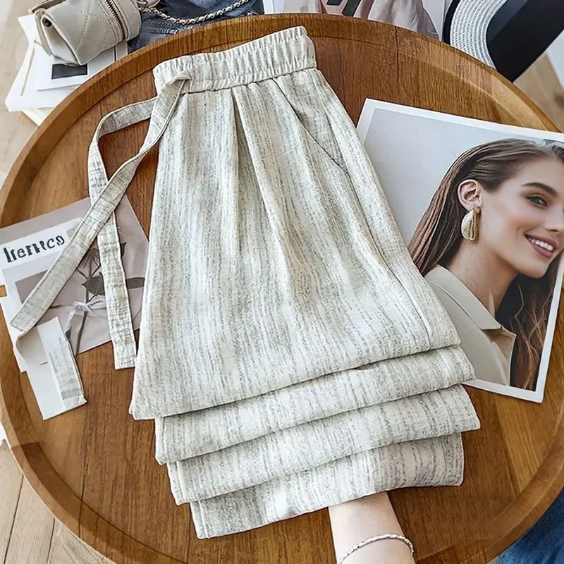 Women's High Waist Ice Silk Wide Leg Pants Elastic Waist Casual Straight Cropped Trousers
Women's High Waist Ice Silk Wide Leg Pants Elastic Waist Casual Straight Cropped Trousers