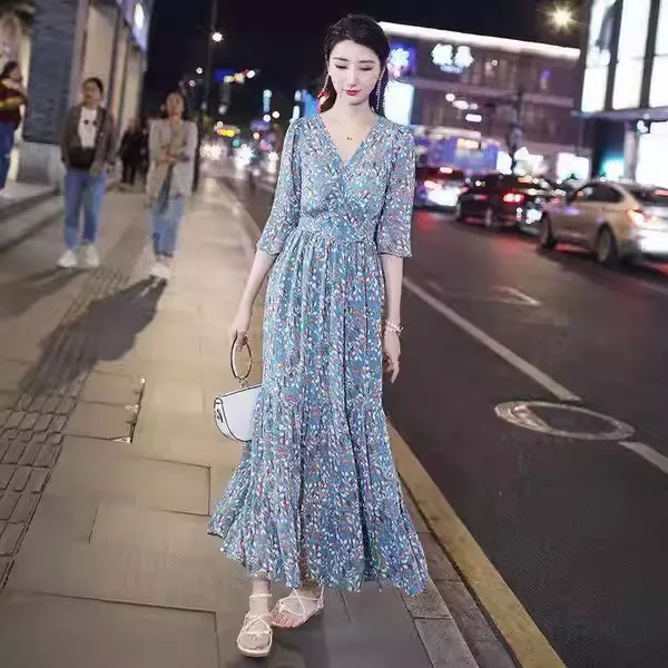 Elegant V-neck Floral Print Chiffon Dress Women's New Summer Slimming Long Skirt Polyester Fiber Short Sleeve Midi Dress
Elegant V-neck Floral Print Chiffon Dress Women's New Summer Slimming Long Skirt Polyester Fiber Short Sleeve Midi Dress