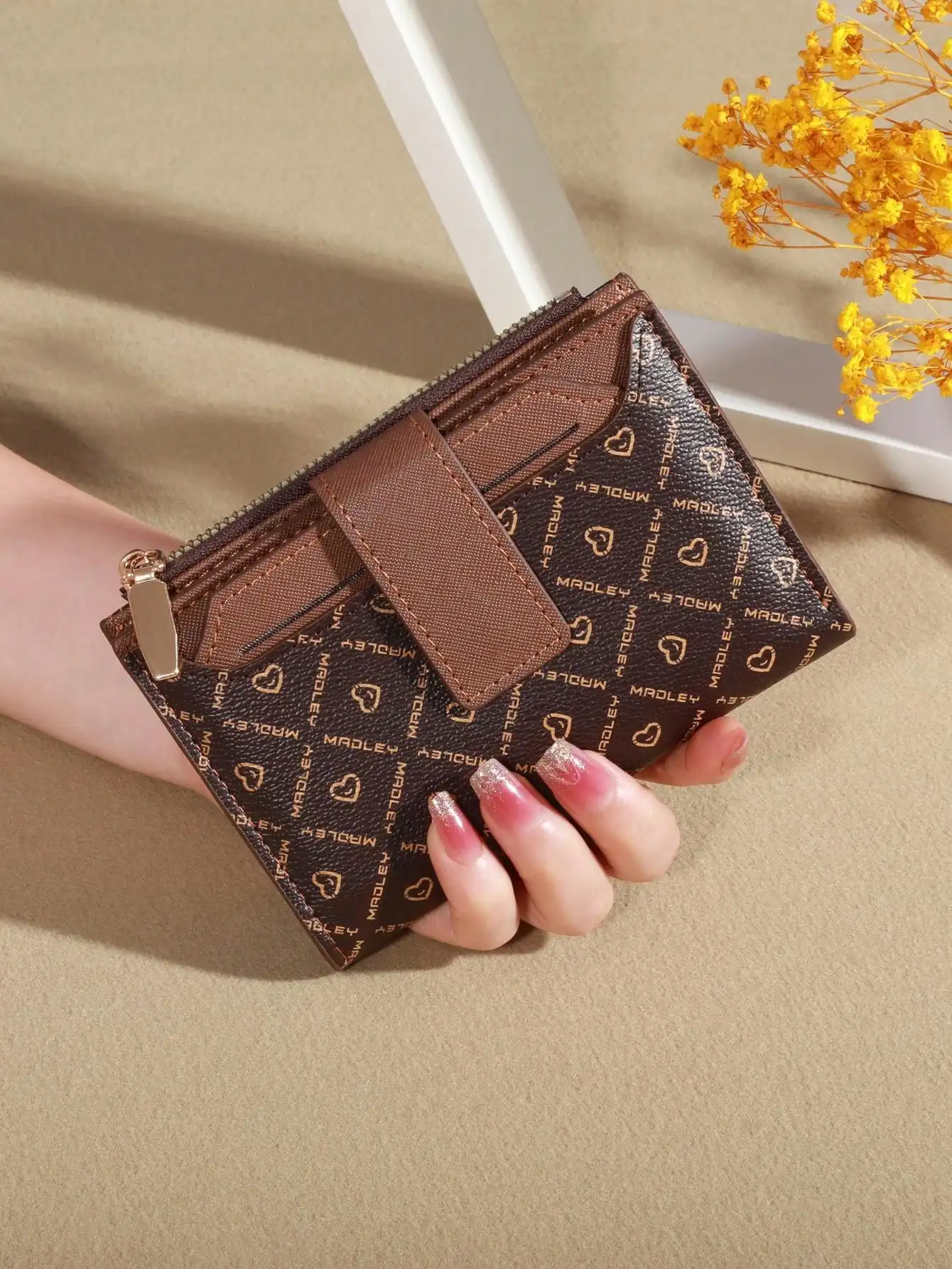Solid Color Short Wallet Portable Bifold Coin Women's Credit Card Holder Birthday Gifts For Women Wallet Purse Wallet Small Wallet
Solid Color Short Wallet Portable Bifold Coin Women's Credit Card Holder Birthday Gifts For Women Wallet Purse Wallet Small Wallet