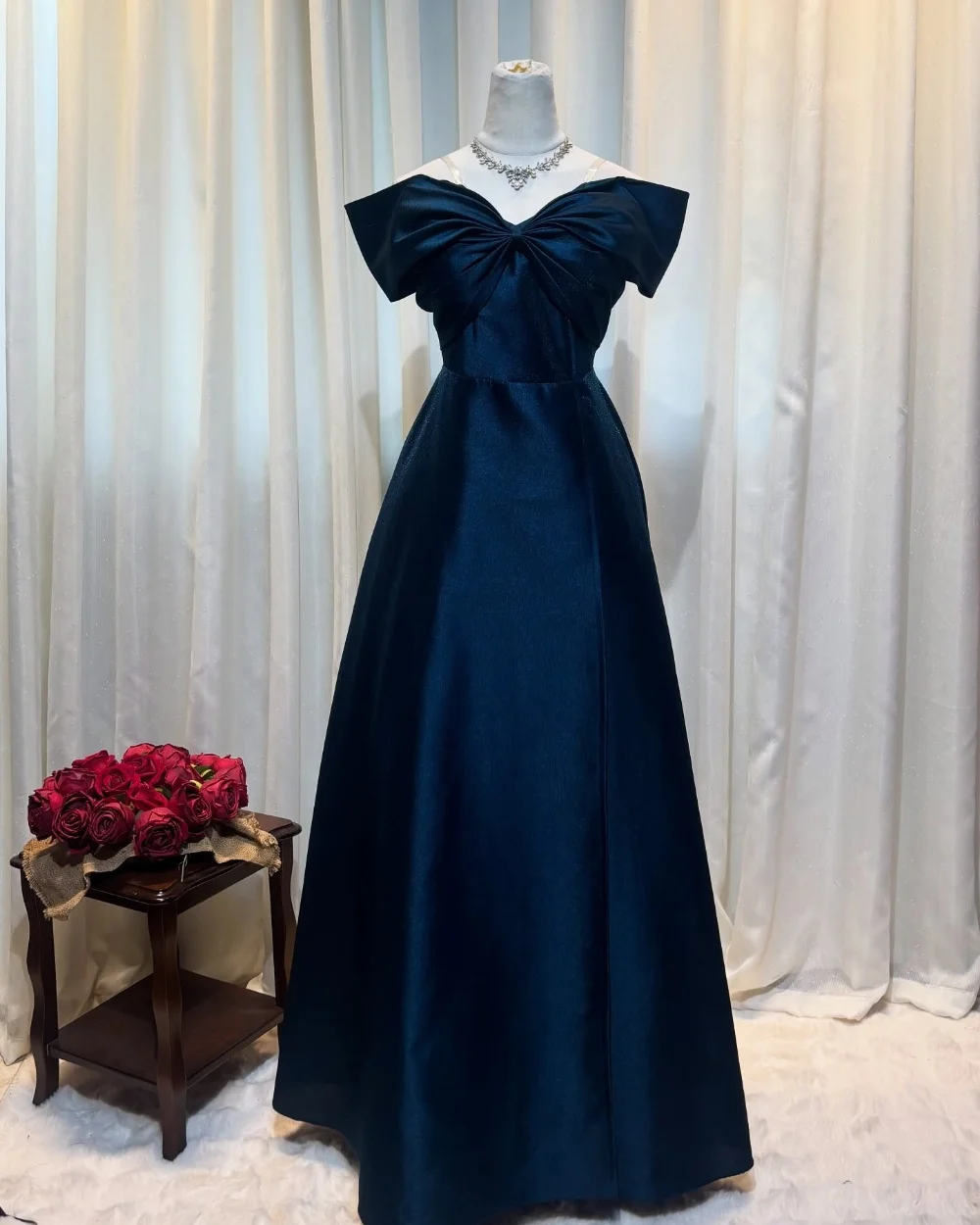 Customized Modern Style Exquisite Charmeuse Ruched A-line Off-the-shoulder Long Dresses Bespoke Occasion Dresses Matching Formal
Customized Modern Style Exquisite Charmeuse Ruched A-line Off-the-shoulder Long Dresses Bespoke Occasion Dresses Matching Formal