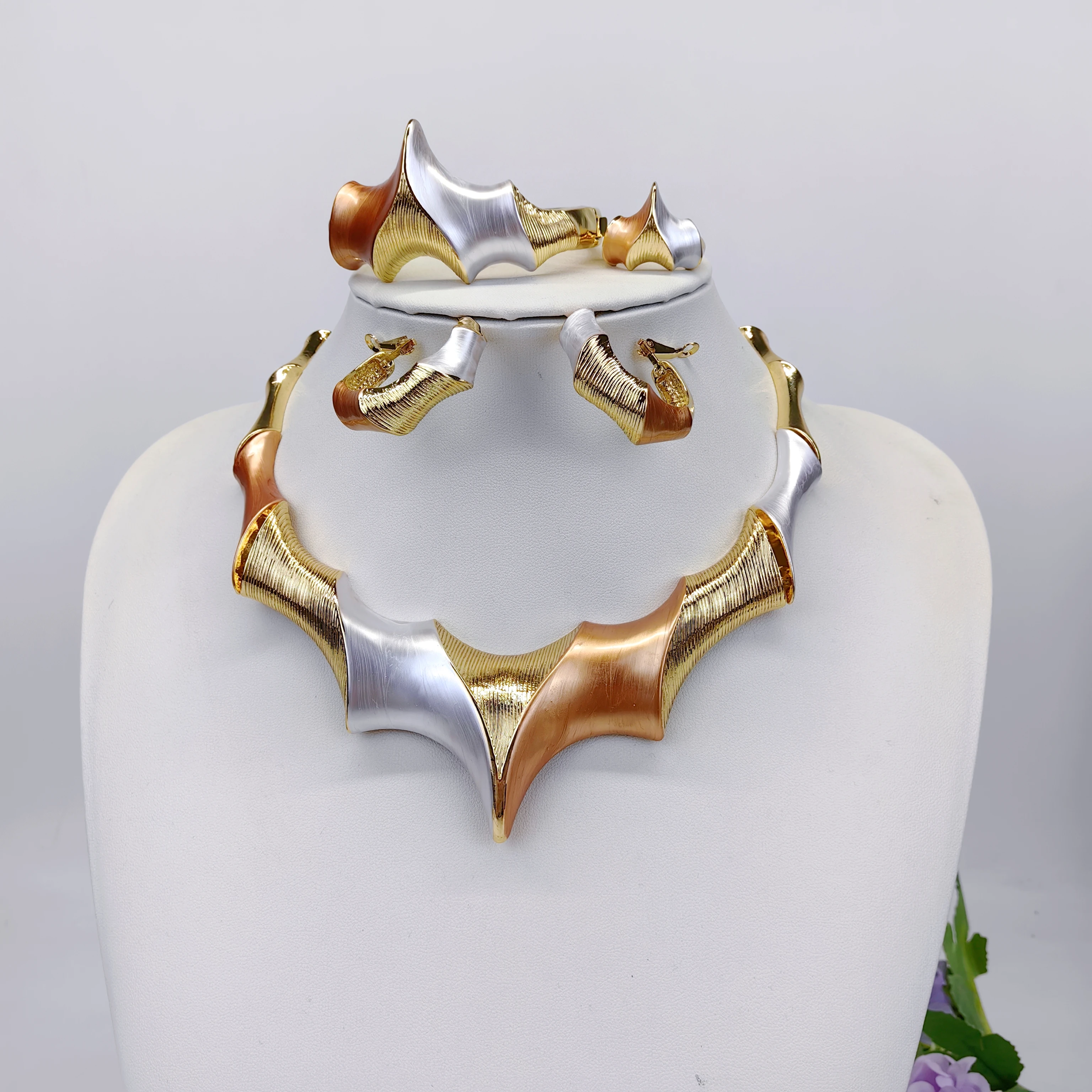 ESALE Dubai Gold Jewelry Set 18k Gold Plated Arabic Elegant Geometric Necklace Bracelet Earrings Nigeria Women Wedding Jewelrys
ESALE Dubai Gold Jewelry Set 18k Gold Plated Arabic Elegant Geometric Necklace Bracelet Earrings Nigeria Women Wedding Jewelrys