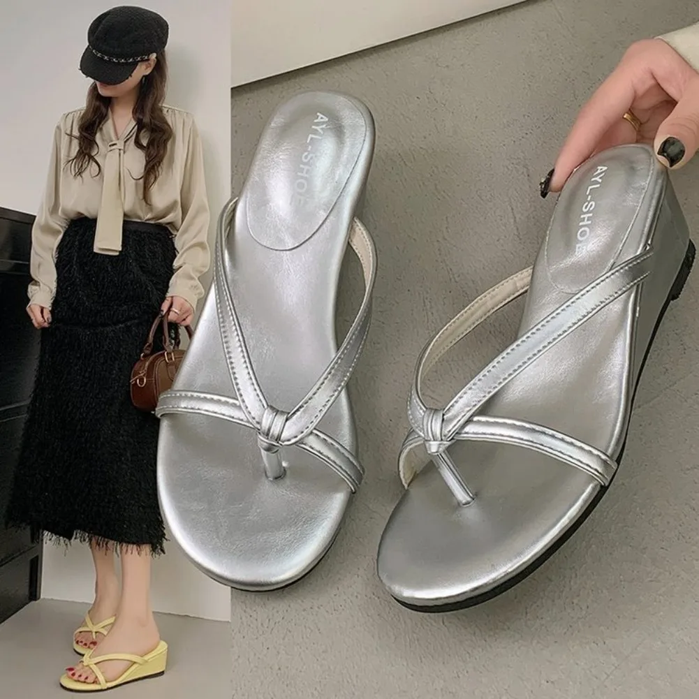 Elegant Minimalist Mid Heel Sandals Women's Outdoor Summer 2026 New Slope Heel Shoes Anti-Slip Flip Flops Slides Women Slippers
Elegant Minimalist Mid Heel Sandals Women's Outdoor Summer 2026 New Slope Heel Shoes Anti-Slip Flip Flops Slides Women Slippers