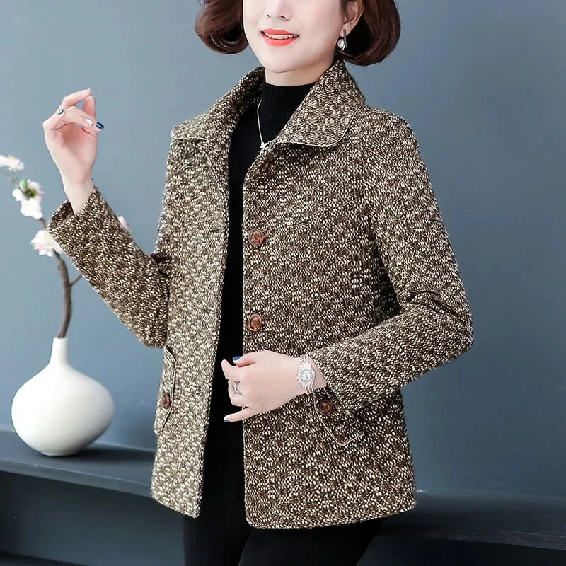 Woolen Women's Jacket 2023 New Spring Autumn Fashion Mid Aged Short Wool Female Coats Single Breasted Korean Lady Outerwear Tops
Woolen Women's Jacket 2023 New Spring Autumn Fashion Mid Aged Short Wool Female Coats Single Breasted Korean Lady Outerwear Tops