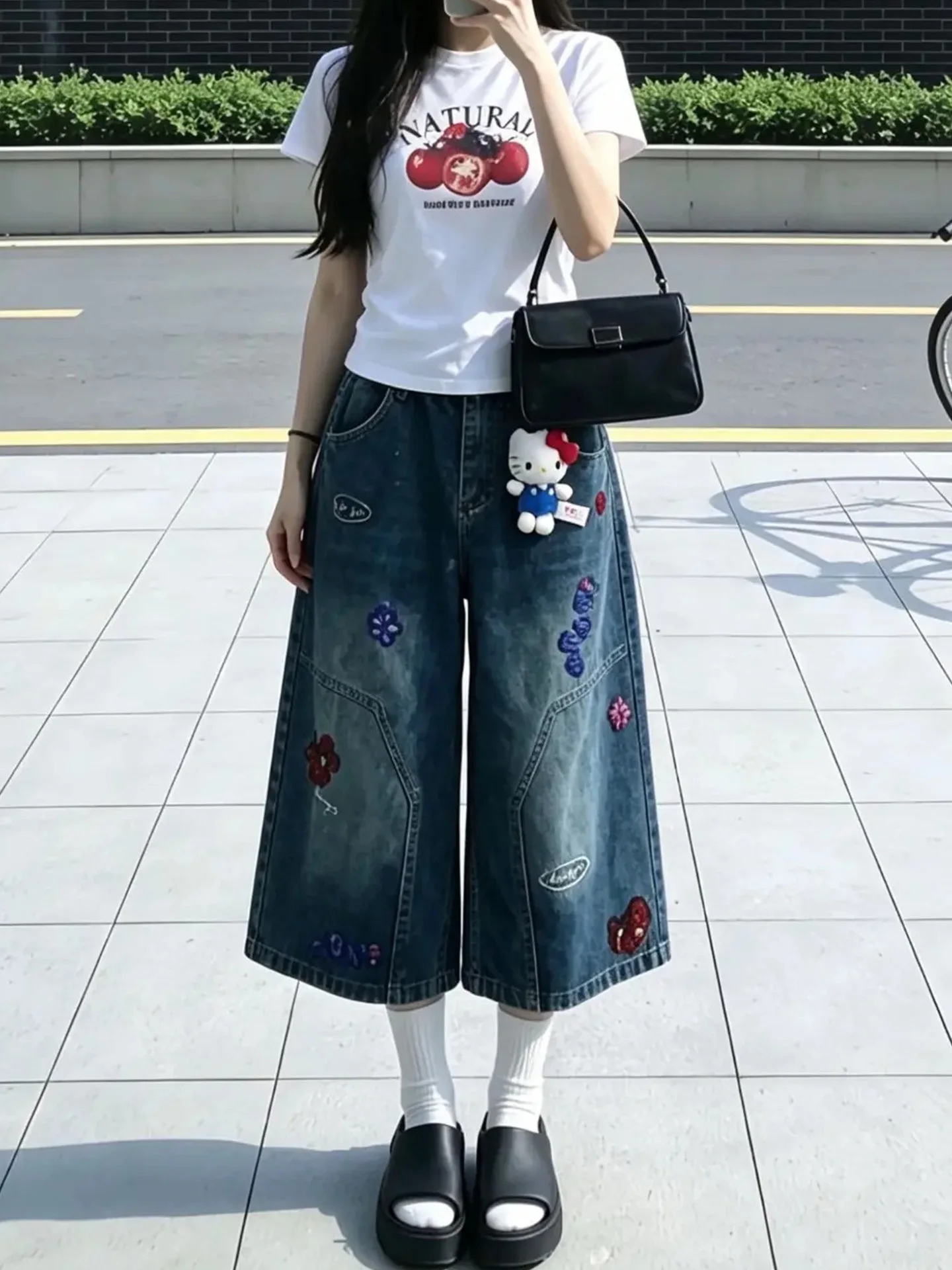 Summer 2026 Mid-Waist Wide Leg Jeans Slimming Straight Stitched Thin Seven-Foot Denim High Waist Loose Fit Casual Trousers
Summer 2026 Mid-Waist Wide Leg Jeans Slimming Straight Stitched Thin Seven-Foot Denim High Waist Loose Fit Casual Trousers