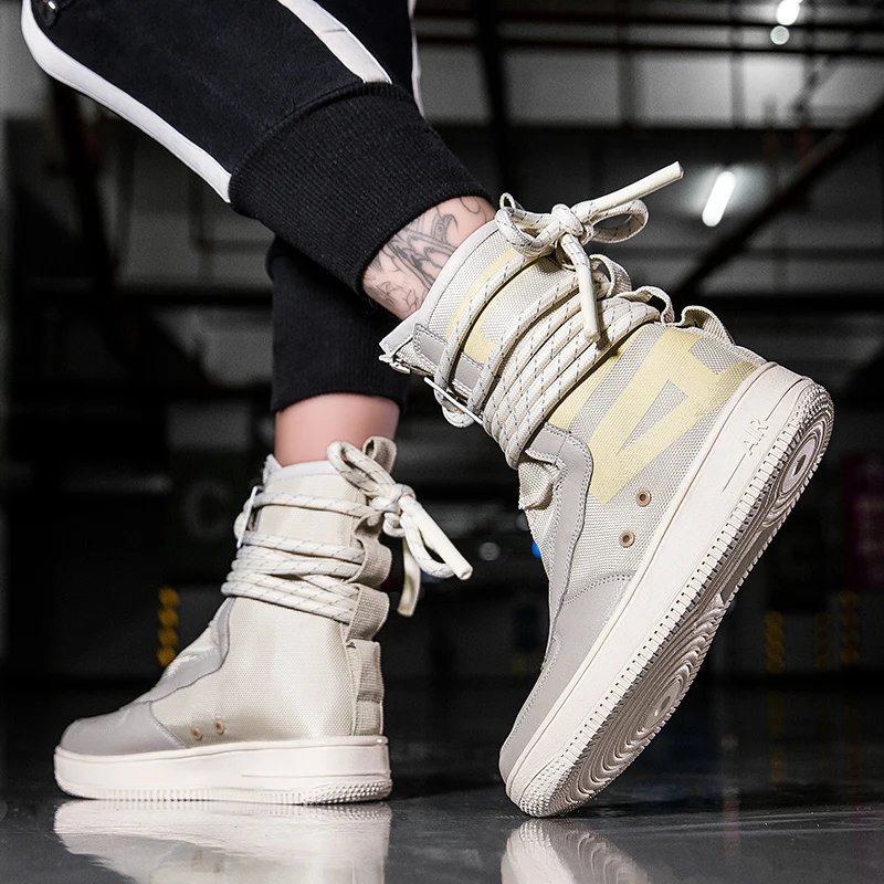 Winter High-top Couple Boots Trendy High-top Style for Men and Women Unique Personality Suitable for Young People's Fashion.
Winter High-top Couple Boots Trendy High-top Style for Men and Women Unique Personality Suitable for Young People's Fashion.