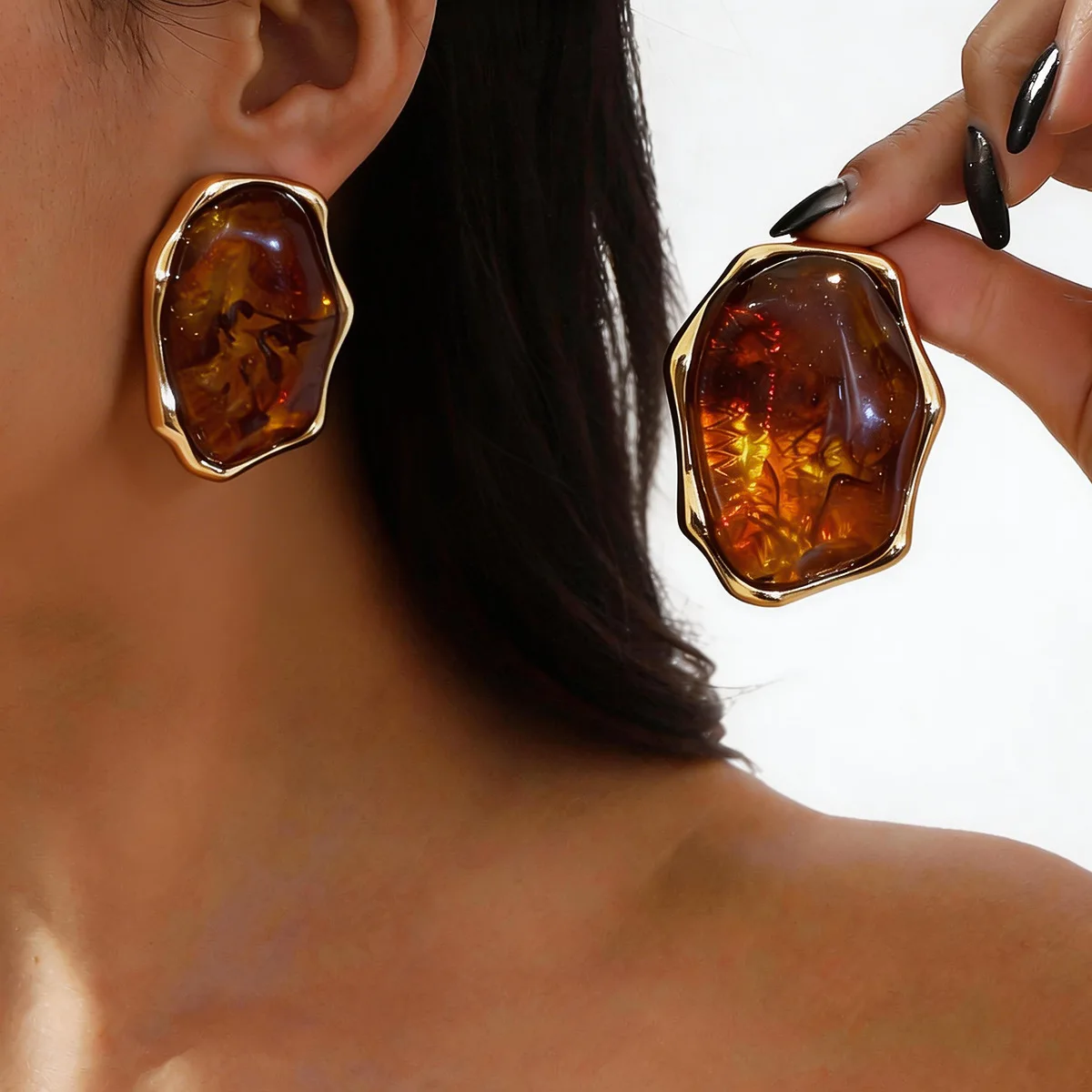 Exaggerated Brown Green White Resin Stud Earrings for Women Simple Geometric Irregular Metal Shell Earrings Exquisite Jewelry
Exaggerated Brown Green White Resin Stud Earrings for Women Simple Geometric Irregular Metal Shell Earrings Exquisite Jewelry