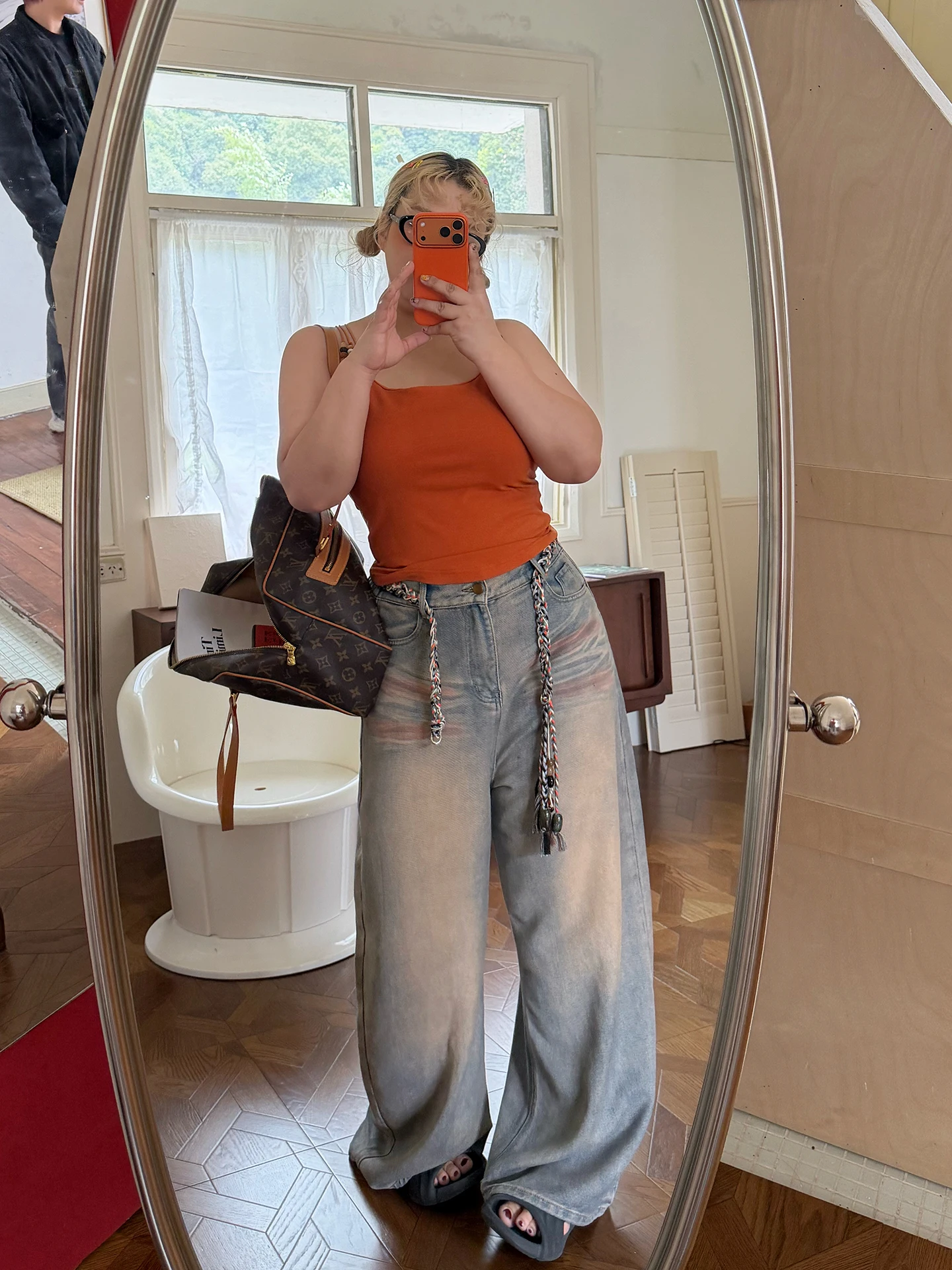 a Zhou Home Heavyweight Spray Painted Vintage Soft Wide Leg Jeans Cotton Spring Collection Women's Natural Waist Zipper Fly
a Zhou Home Heavyweight Spray Painted Vintage Soft Wide Leg Jeans Cotton Spring Collection Women's Natural Waist Zipper Fly