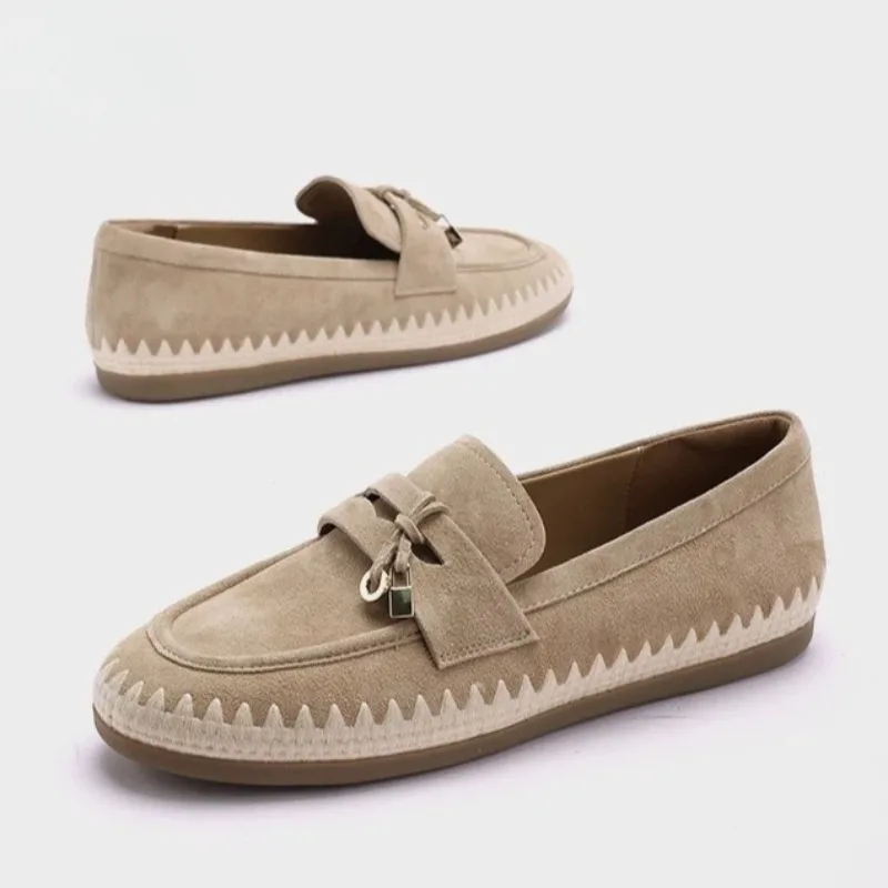 High Quality Womens Suede Leather Loafers with Lock Buckle Decor Flat Slip-On Casual Shoes Stitched Edge Design for Office Daily
High Quality Womens Suede Leather Loafers with Lock Buckle Decor Flat Slip-On Casual Shoes Stitched Edge Design for Office Daily