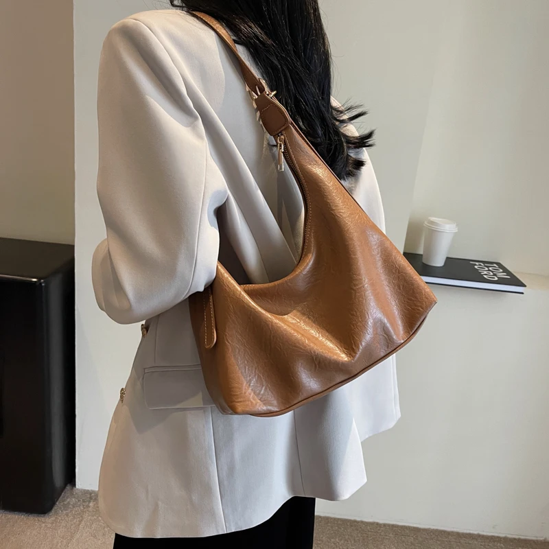 Classic Fashion Versatile PU Leather Ladies Single Shoulder Crossbody Bag Outdoor New Commuter Large Capacity Storage Tote Bags
Classic Fashion Versatile PU Leather Ladies Single Shoulder Crossbody Bag Outdoor New Commuter Large Capacity Storage Tote Bags