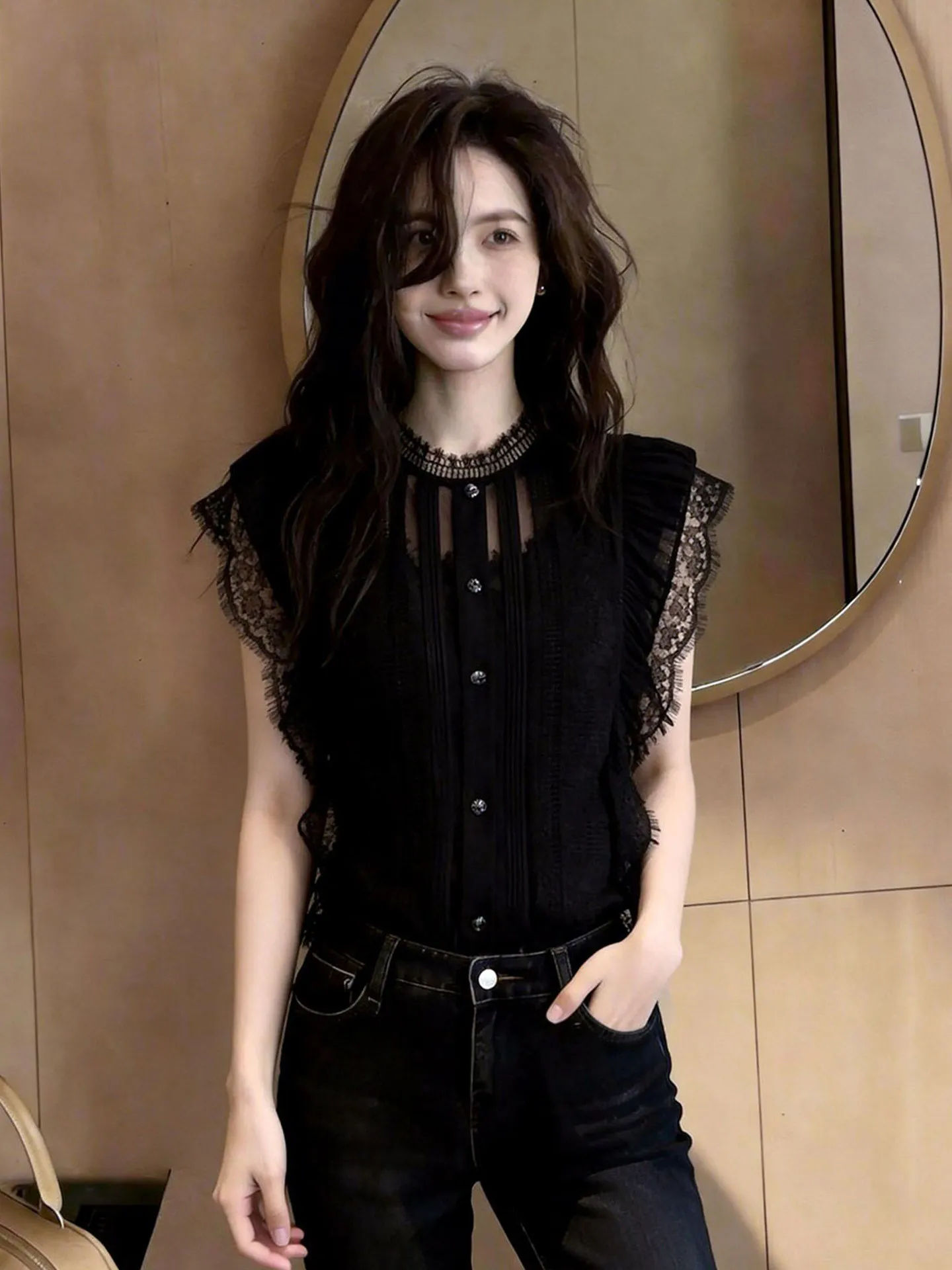 Elegant Lace Trim Shirt Summer 2026 Fashionable Beautiful Slimming Top Korean Style Loose Fit round Neck Short Sleeve Women's...
Elegant Lace Trim Shirt Summer 2026 Fashionable Beautiful Slimming Top Korean Style Loose Fit round Neck Short Sleeve Women's...