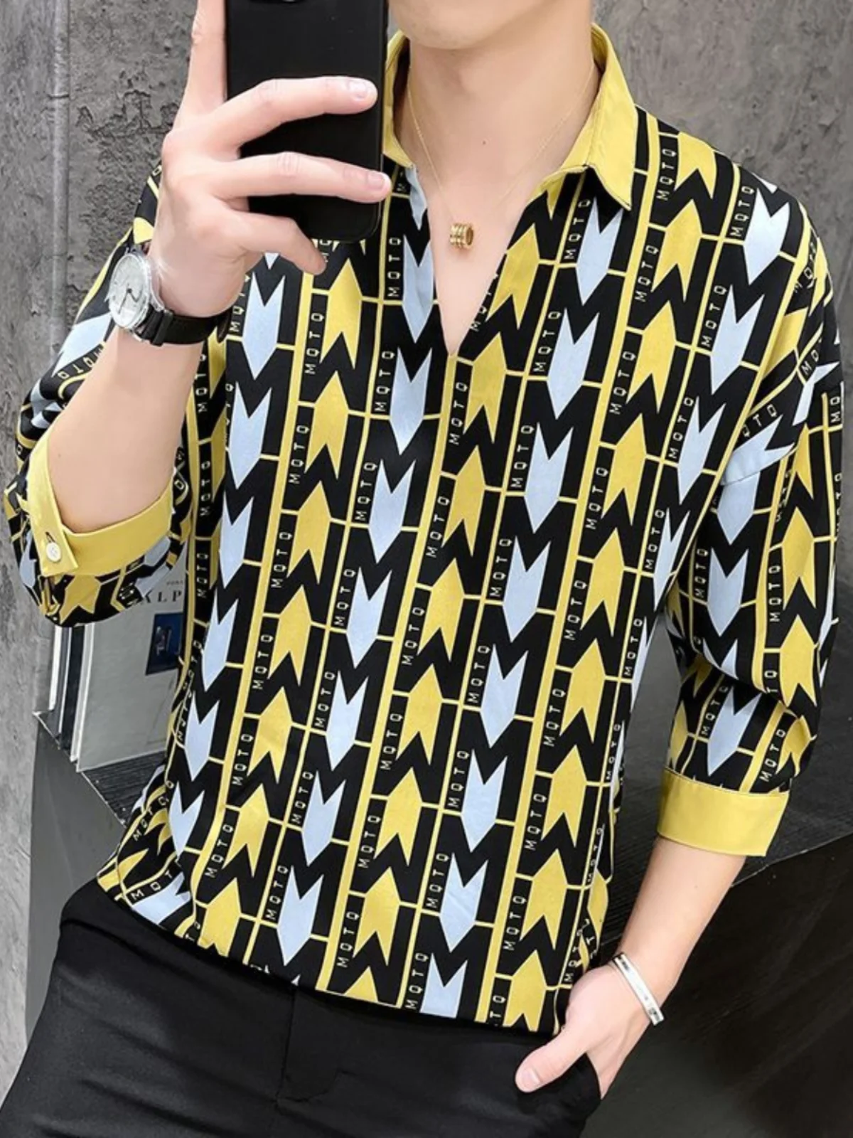 Summer Ice Silk Loose Casual Shirt Men's V-Neck Long Sleeve Printed Fashion Urban Lightweight Cool Feeling Seven-Quarter Sleeve
Summer Ice Silk Loose Casual Shirt Men's V-Neck Long Sleeve Printed Fashion Urban Lightweight Cool Feeling Seven-Quarter Sleeve
