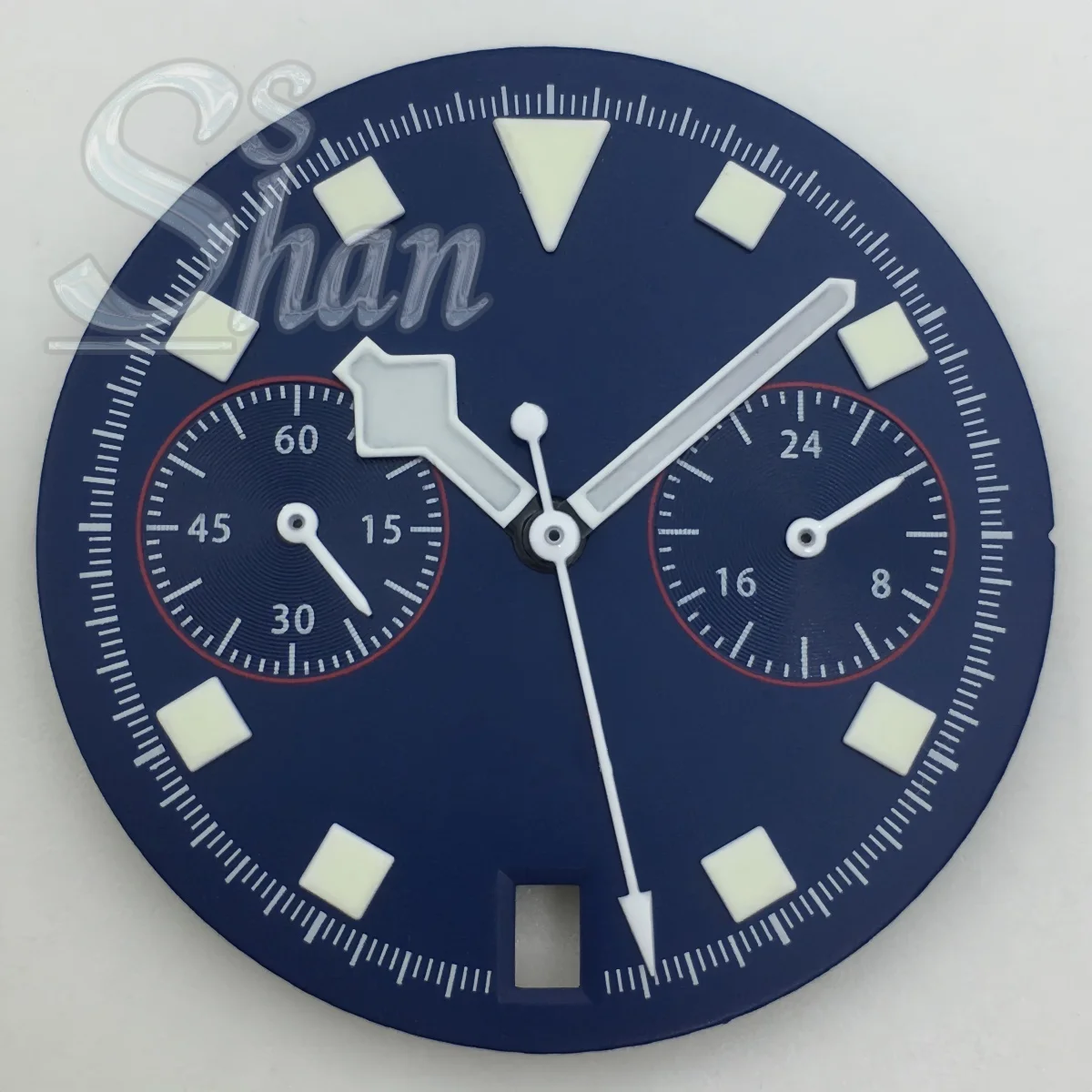 30mm VH64 watch dial with C3 green luminescent hands is suitable for the VK64 quartz movement with a 6 o 'clock date
30mm VH64 watch dial with C3 green luminescent hands is suitable for the VK64 quartz movement with a 6 o 'clock date