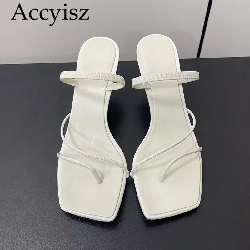 2024 Women's Slim Strap Low Heel Sandals Summer Fashion Solid Color Thumb Minimalist Outdoor Vacation Slim Heel Slippers
2024 Women's Slim Strap Low Heel Sandals Summer Fashion Solid Color Thumb Minimalist Outdoor Vacation Slim Heel Slippers