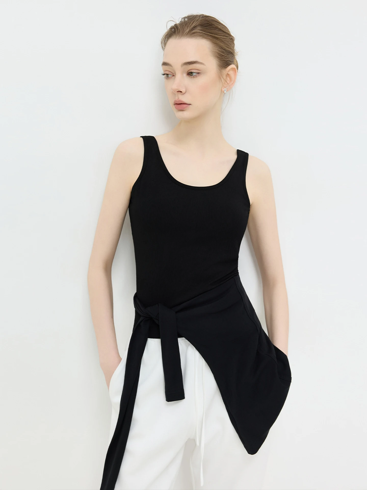 LUR Black U-Neck Strap Vest Women's New 2026 Versatile Fashion Inner Wear Outer Wear Short H-Shape Vest Cotton Blend
LUR Black U-Neck Strap Vest Women's New 2026 Versatile Fashion Inner Wear Outer Wear Short H-Shape Vest Cotton Blend