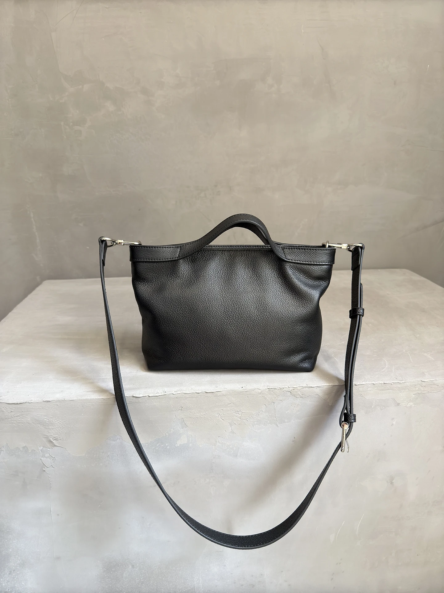 Женская большая сумка из воловьей кожи с верхним слоем, новинка 2025 года, сумка-ведре из натуральной кожи, сумка для пельменей, сумка на одно плечо, крест...
Женская большая сумка из воловьей кожи с верхним слоем, новинка 2025 года, сумка-ведре из натуральной кожи, сумка для пельменей, сумка на одно плечо, крест...