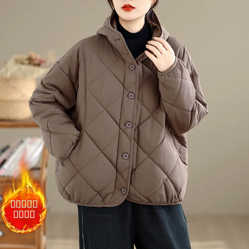 Ретро-куртка цвета кофе с капюшоном, стеганая, на хлопковом пуху, женская зимняя утепленная теплая куртка с флисовой подкладкой, повседневное верхнее пальто
Ретро-куртка цвета кофе с капюшоном, стеганая, на хлопковом пуху, женская зимняя утепленная теплая куртка с флисовой подкладкой, повседневное верхнее пальто