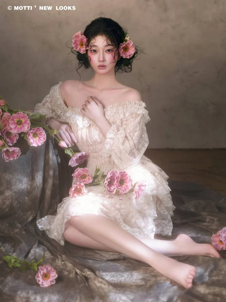 2026 New Pure Desire Style Lace Dress Photography Studio Private Room Atmosphere Oil Painting Feel Young Girl Clothing
2026 New Pure Desire Style Lace Dress Photography Studio Private Room Atmosphere Oil Painting Feel Young Girl Clothing