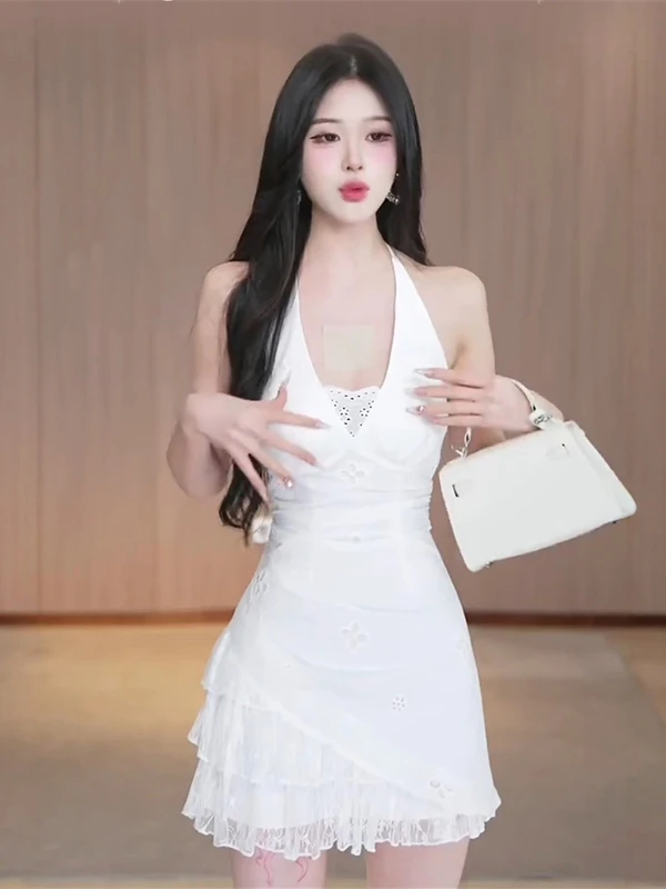 Elegant Pure Desire V-neck Halter Dress Women's Summer New Lace Splicing Slim Short Skirt Casual Style No-sleeve Waist-cinched
Elegant Pure Desire V-neck Halter Dress Women's Summer New Lace Splicing Slim Short Skirt Casual Style No-sleeve Waist-cinched