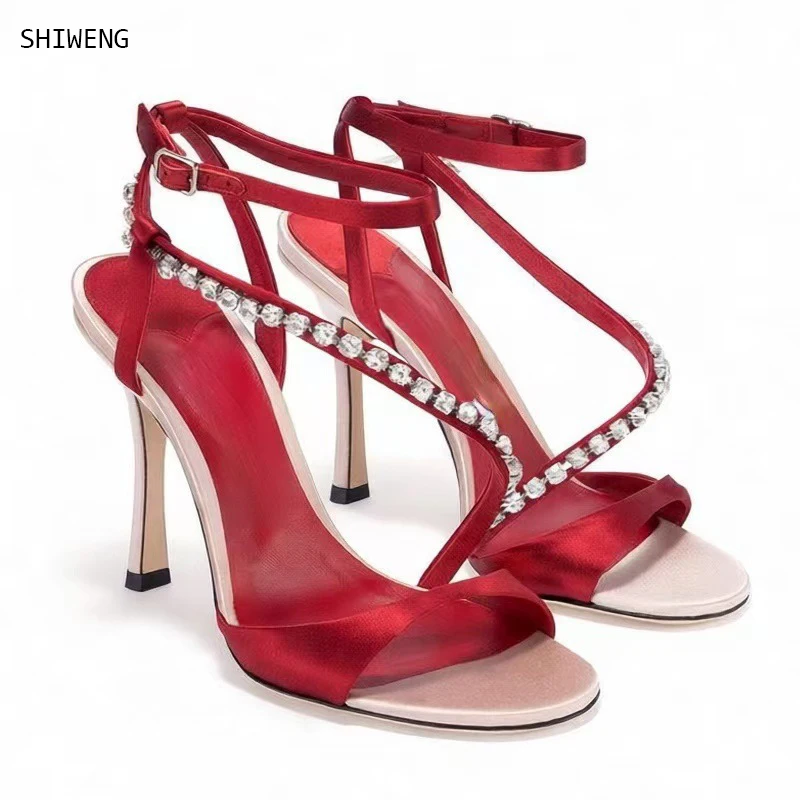 2026 New Red Satin Rhinestone Heels For Women Square Toe Cross Strap Stiletto Sandals Sparkly Crystal Bridal Wedding Party Dress
2026 New Red Satin Rhinestone Heels For Women Square Toe Cross Strap Stiletto Sandals Sparkly Crystal Bridal Wedding Party Dress