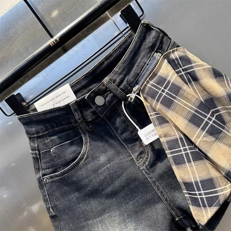 Washed Denim Shorts with Plaid Panel Vintage High Waist Casual Streetwear Jean Shorts Asymmetric Hem Denim Bottoms for Women
Washed Denim Shorts with Plaid Panel Vintage High Waist Casual Streetwear Jean Shorts Asymmetric Hem Denim Bottoms for Women