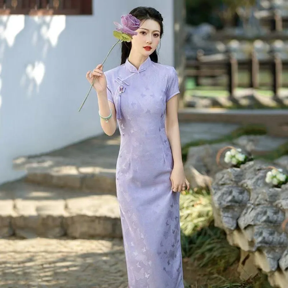  Новинка 2023 года, Cheongsam в китайском стиле — фиолетовое длинное платье с облегающим кроем, элегантный традиционный наряд для женщин
Новинка 2023 года, Cheongsam в китайском стиле — фиолетовое длинное платье с облегающим кроем, элегантный традиционный наряд для женщин