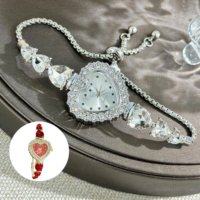 Модные женские часы в форме сердца с ленточным ремешком и бриллиантами в форме цветка с регулируемым браслетом Relogio Feminino, новинка 2025 г.
Модные женские часы в форме сердца с ленточным ремешком и бриллиантами в форме цветка с регулируемым браслетом Relogio Feminino, новинка 2025 г.