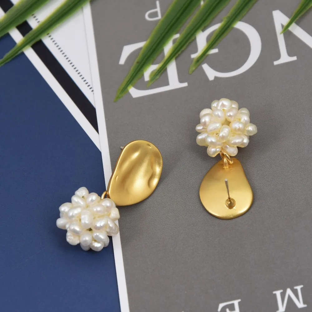 Trendy Braided Freshwater Pearl Ball Dangle Earrings Ball Matte Gold Plated Natural Pearl Earrings for Women Daily Wearring Jewe
Trendy Braided Freshwater Pearl Ball Dangle Earrings Ball Matte Gold Plated Natural Pearl Earrings for Women Daily Wearring Jewe