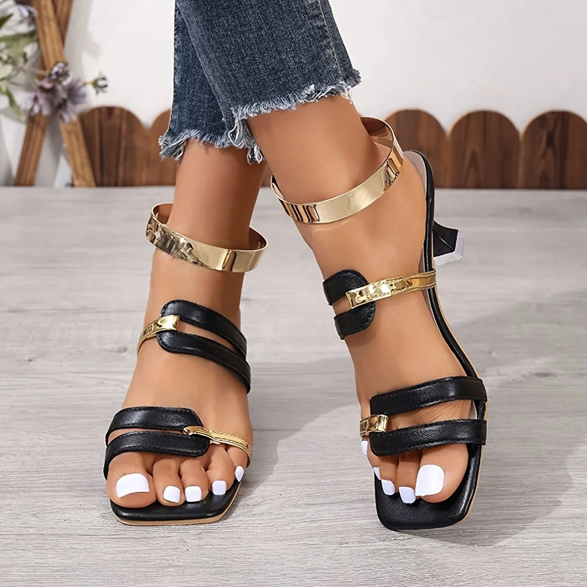 Summer New Square Head Slim Heels Comfortable Open-toed Women's Shoes Fashion Sexy Elegant Banquet High-heeled Slippers
Summer New Square Head Slim Heels Comfortable Open-toed Women's Shoes Fashion Sexy Elegant Banquet High-heeled Slippers