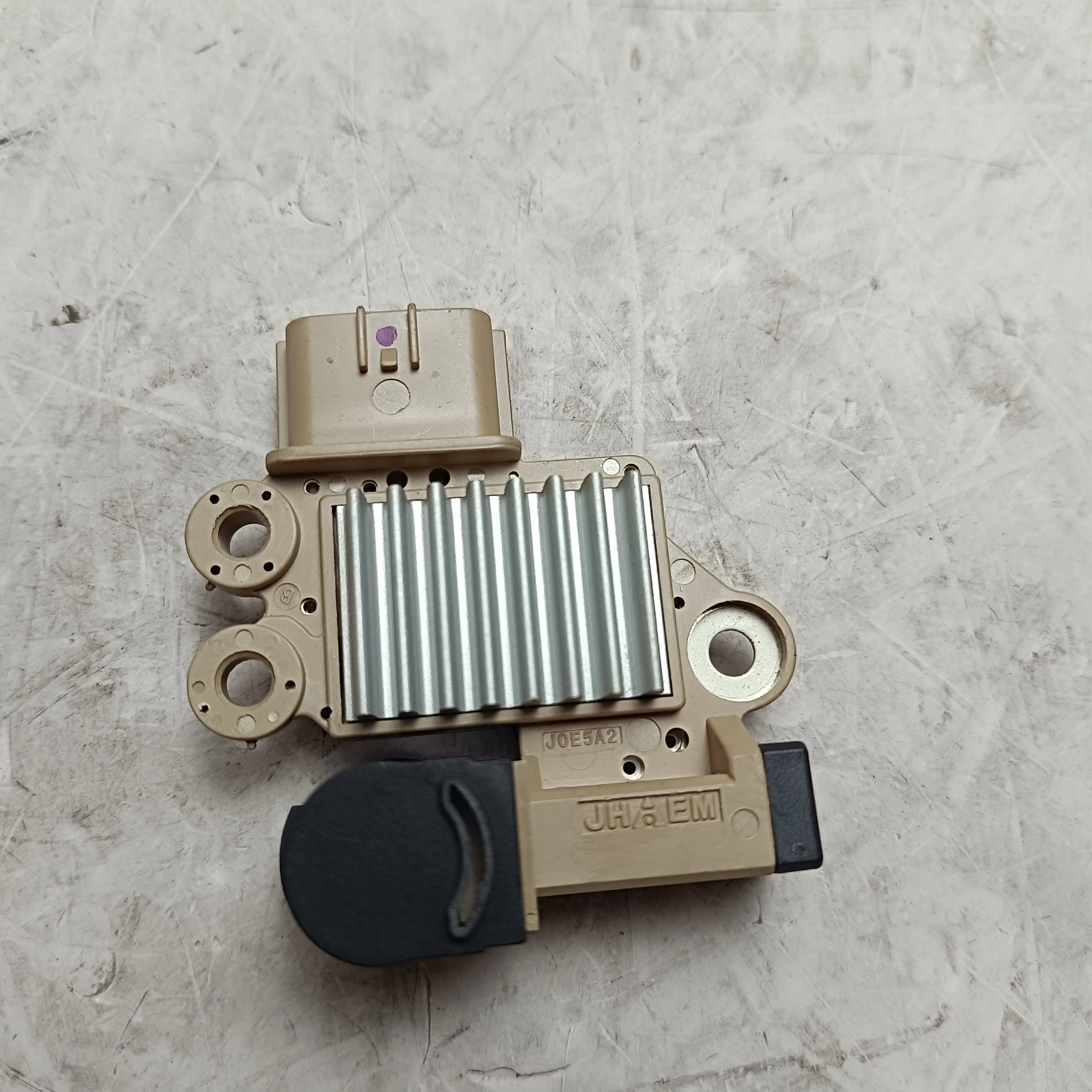 Alternator Regulator for Brilliance V5 H330
Alternator Regulator for Brilliance V5 H330
