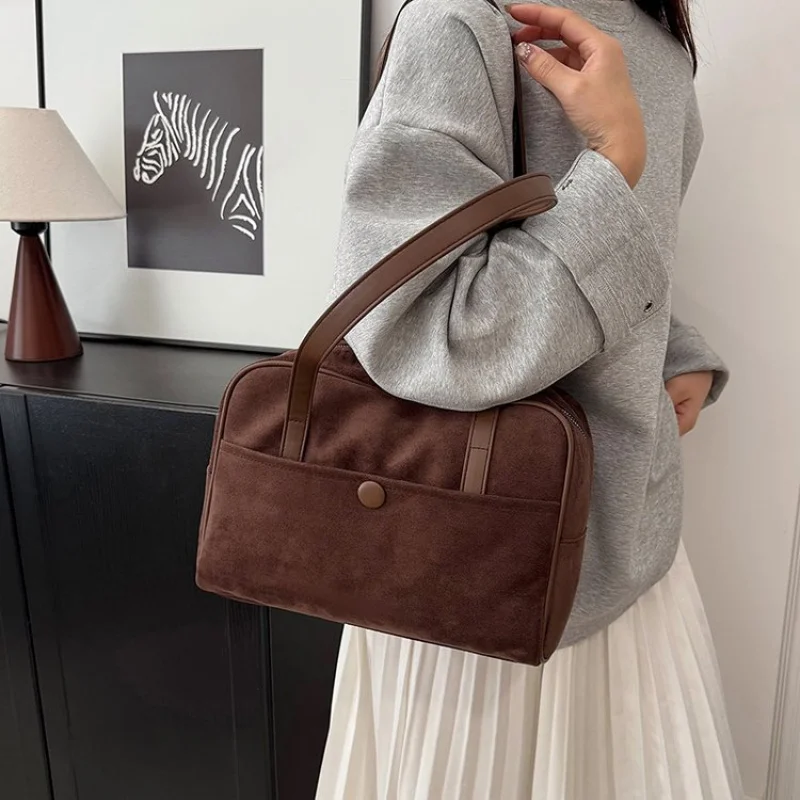 Women's Shoulder Bag With Velvet Leather Casual Vintage Popular Lasting Spacious Soft Modern Style
Women's Shoulder Bag With Velvet Leather Casual Vintage Popular Lasting Spacious Soft Modern Style