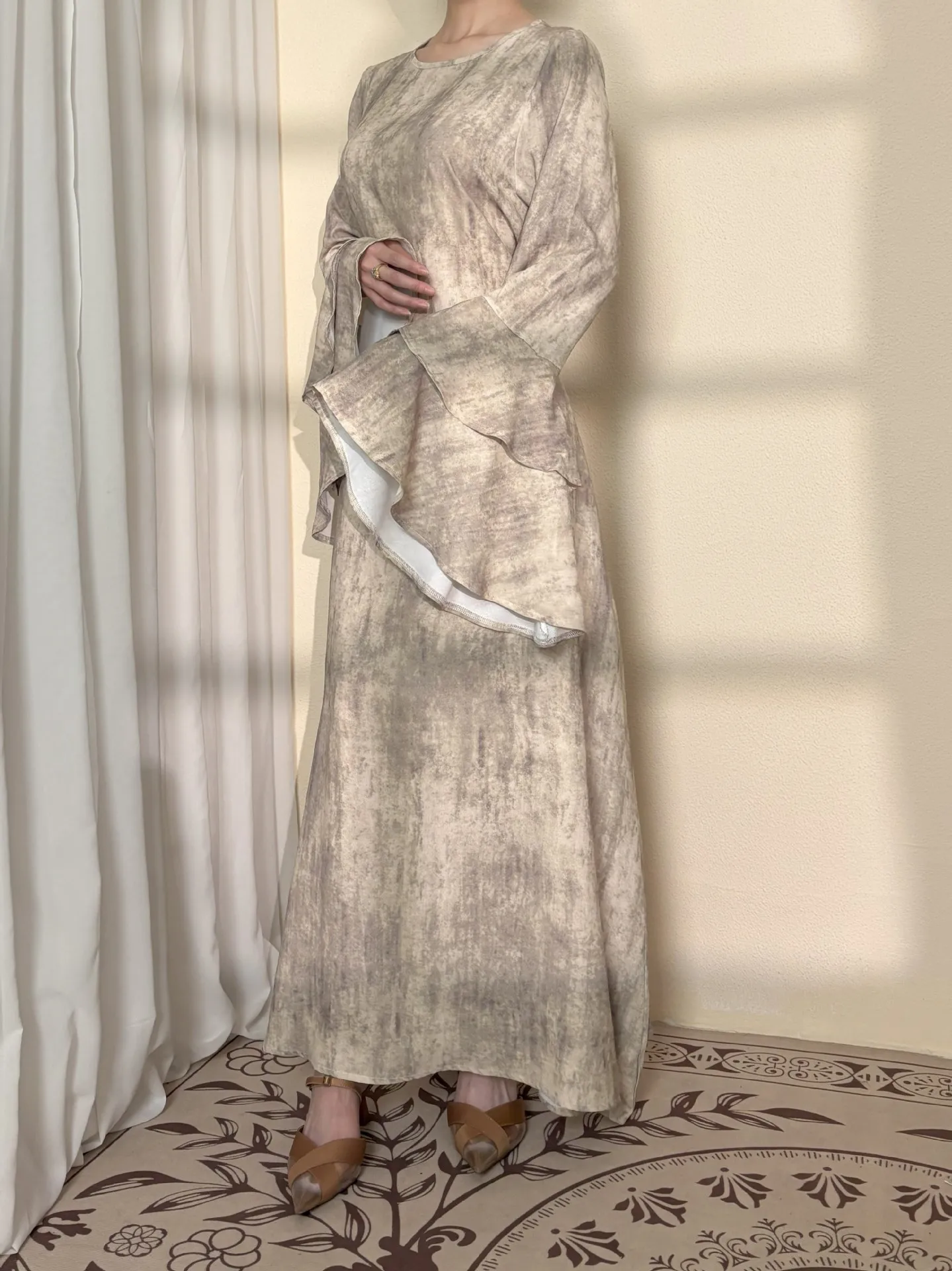 Осень 2022, новое мусульманское платье, женское платье Дубай, Абая, кафтан с расклешенными рукавами, турецкий кафтан Kebaya, марокканский женский халат, исламское платье Джалабия
Осень 2022, новое мусульманское платье, женское платье Дубай, Абая, кафтан с расклешенными рукавами, турецкий кафтан Kebaya, марокканский женский халат, исламское платье Джалабия