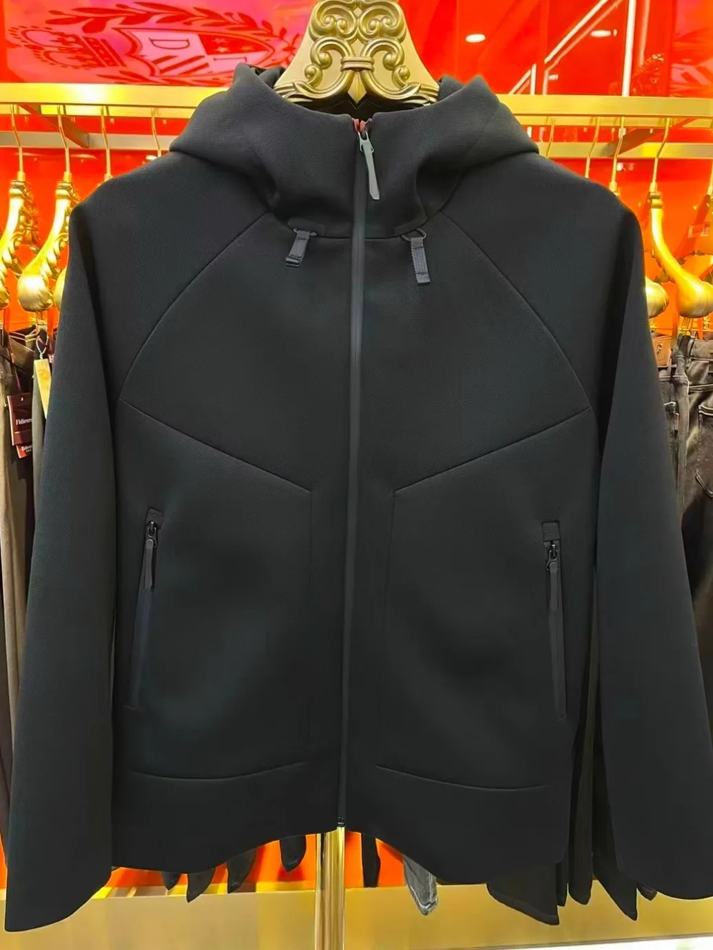 Высококачественная стильная повседневная ветровка для активного отдыха с капюшоном, приталенного кроя, с длинными рукавами, на молнии, антибактериальная...
Высококачественная стильная повседневная ветровка для активного отдыха с капюшоном, приталенного кроя, с длинными рукавами, на молнии, антибактериальная...