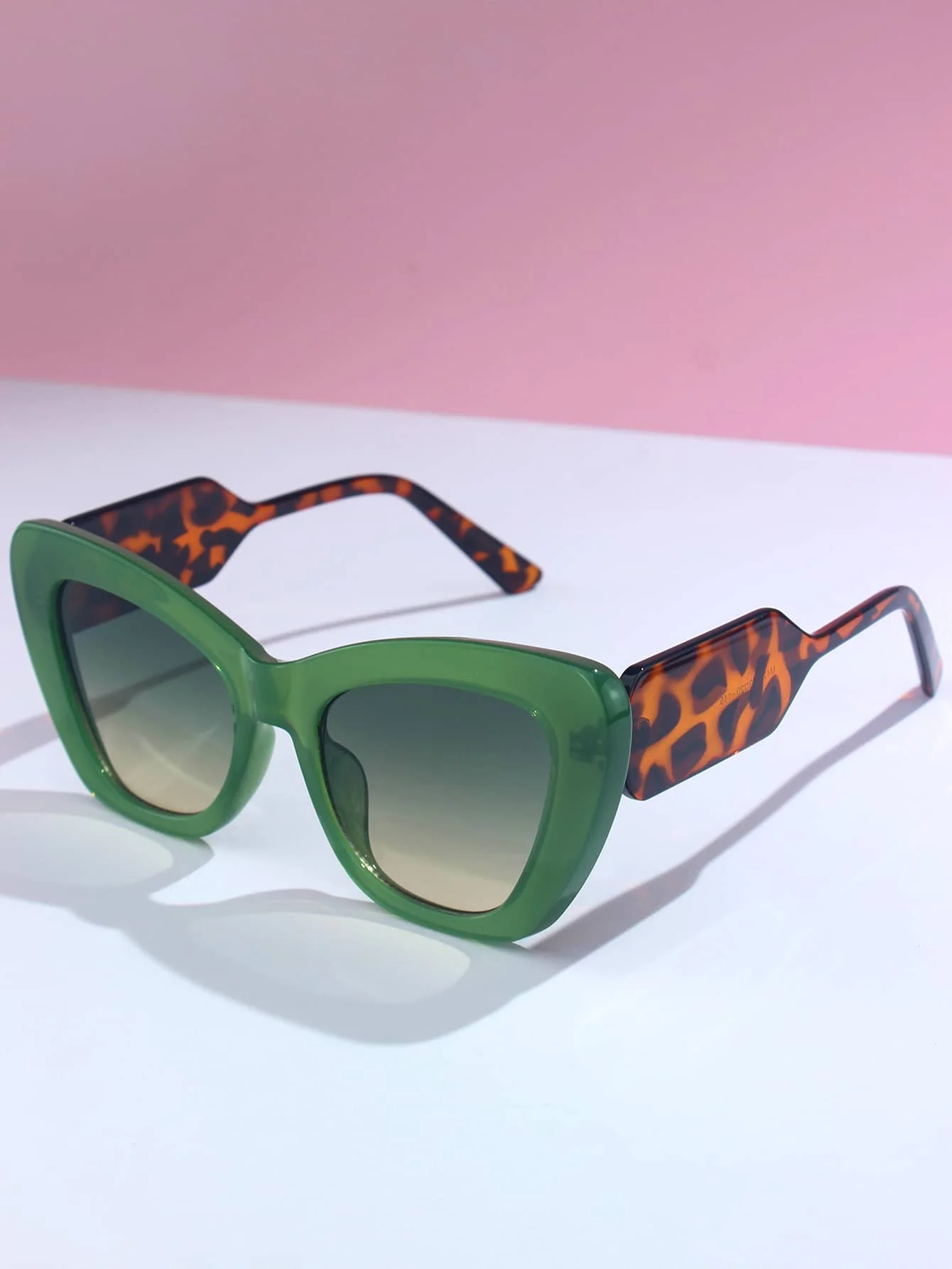Green Cat Eye Fashion Sunglasses With Leopard Temples For Women Outdoor Travel Casual Wear
Green Cat Eye Fashion Sunglasses With Leopard Temples For Women Outdoor Travel Casual Wear