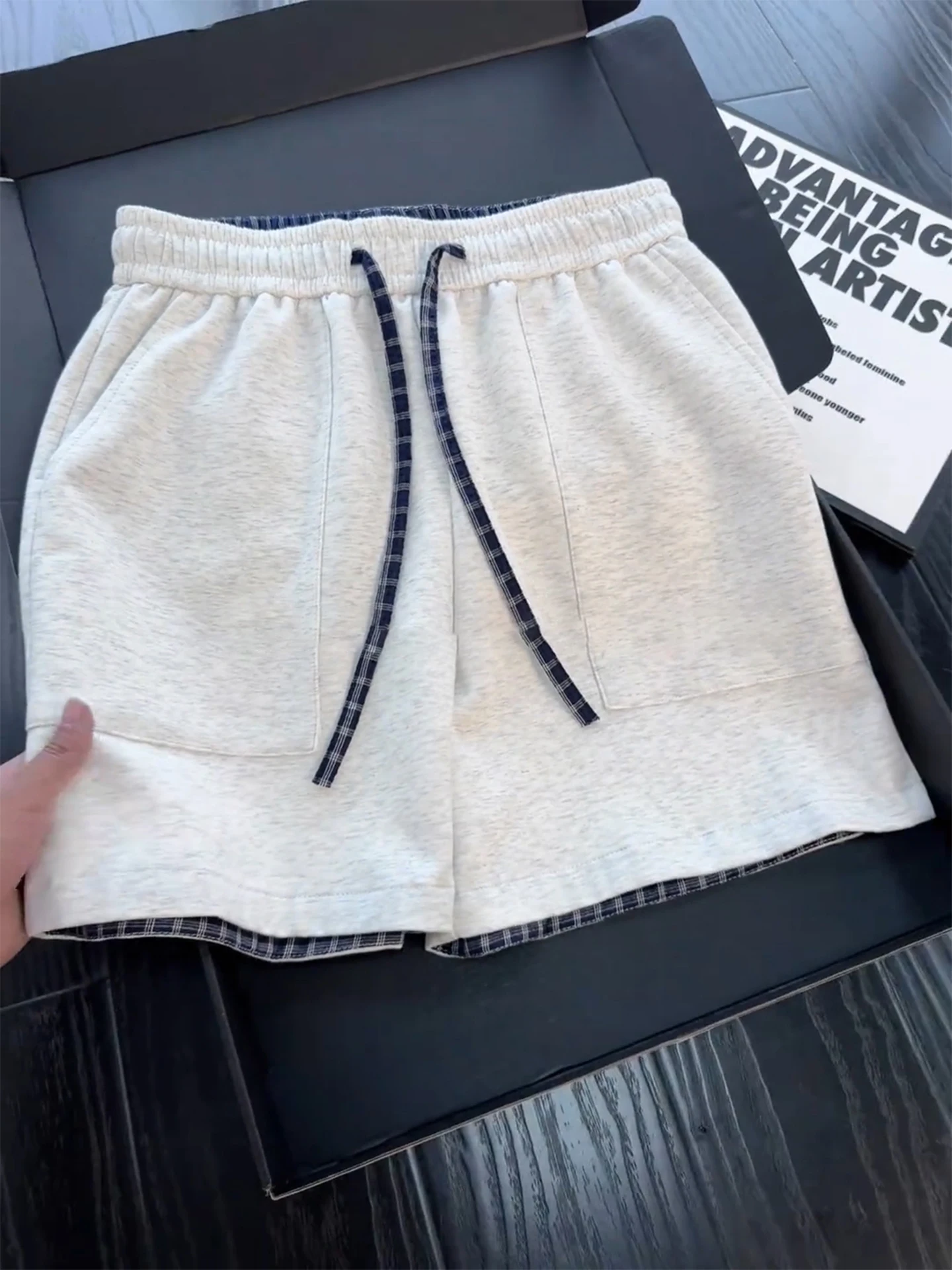 Gray And White Floral American Plaid Splicing Men's Shorts Summer Vintage Loose Casual 5-Piece Pants Cleanfit Style Teenager ...
Gray And White Floral American Plaid Splicing Men's Shorts Summer Vintage Loose Casual 5-Piece Pants Cleanfit Style Teenager ...