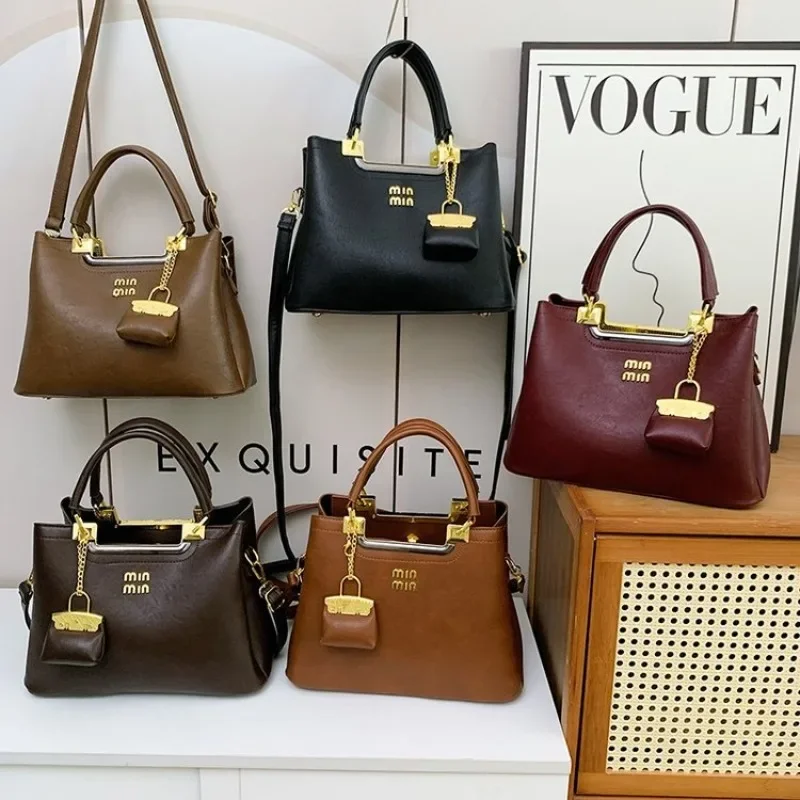 Elegant Party Shopping Original Diaper Bag Unique Crossbody Handbag For Women Fashionable Vintage Shoulder Tote
Elegant Party Shopping Original Diaper Bag Unique Crossbody Handbag For Women Fashionable Vintage Shoulder Tote