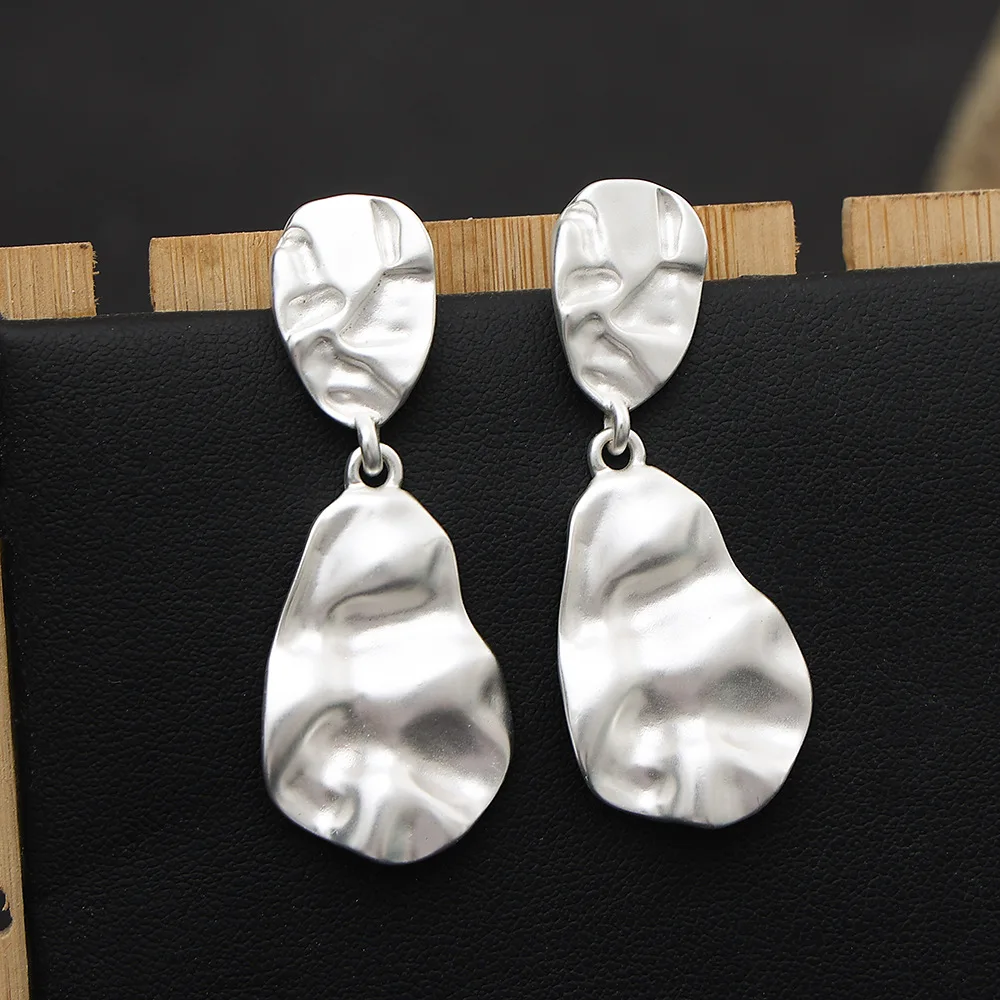 DIY accessories special supply for new high-end earrings, water drop-shaped percussion surface, fashionable and simple atmos
DIY accessories special supply for new high-end earrings, water drop-shaped percussion surface, fashionable and simple atmos