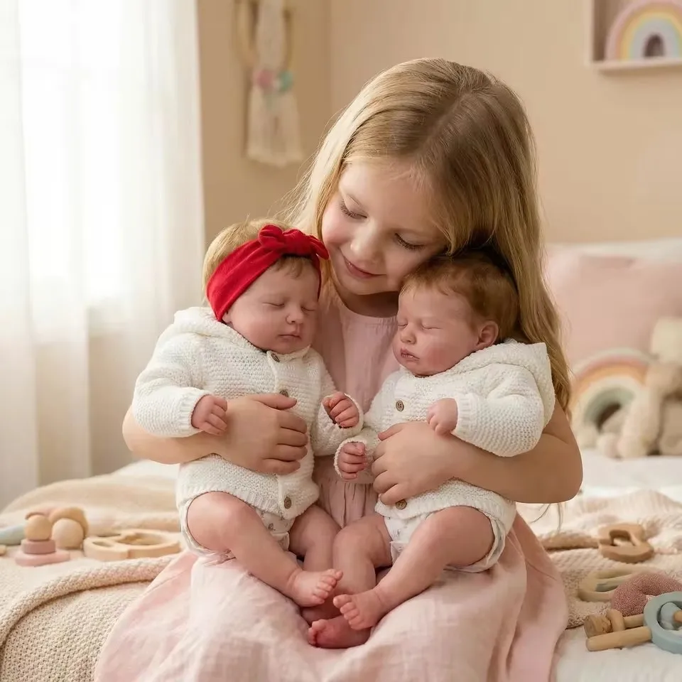 Кукла-реборн LouLou 48 см с мягким тканевым телом, многослойная роспись, 3D-кожа с видимыми венами, волосы, имплантированные вручную, подарок для детей
Кукла-реборн LouLou 48 см с мягким тканевым телом, многослойная роспись, 3D-кожа с видимыми венами, волосы, имплантированные вручную, подарок для детей