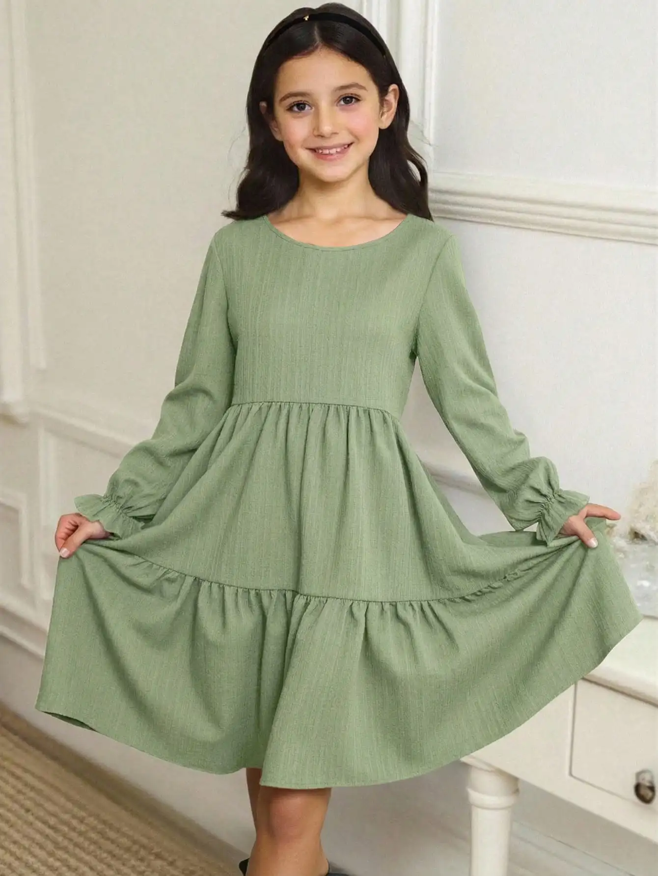 Solid Color Round Neck Long Sleeve Pleated A-Line Mini Dress For Women
Solid Color Round Neck Long Sleeve Pleated A-Line Mini Dress For Women