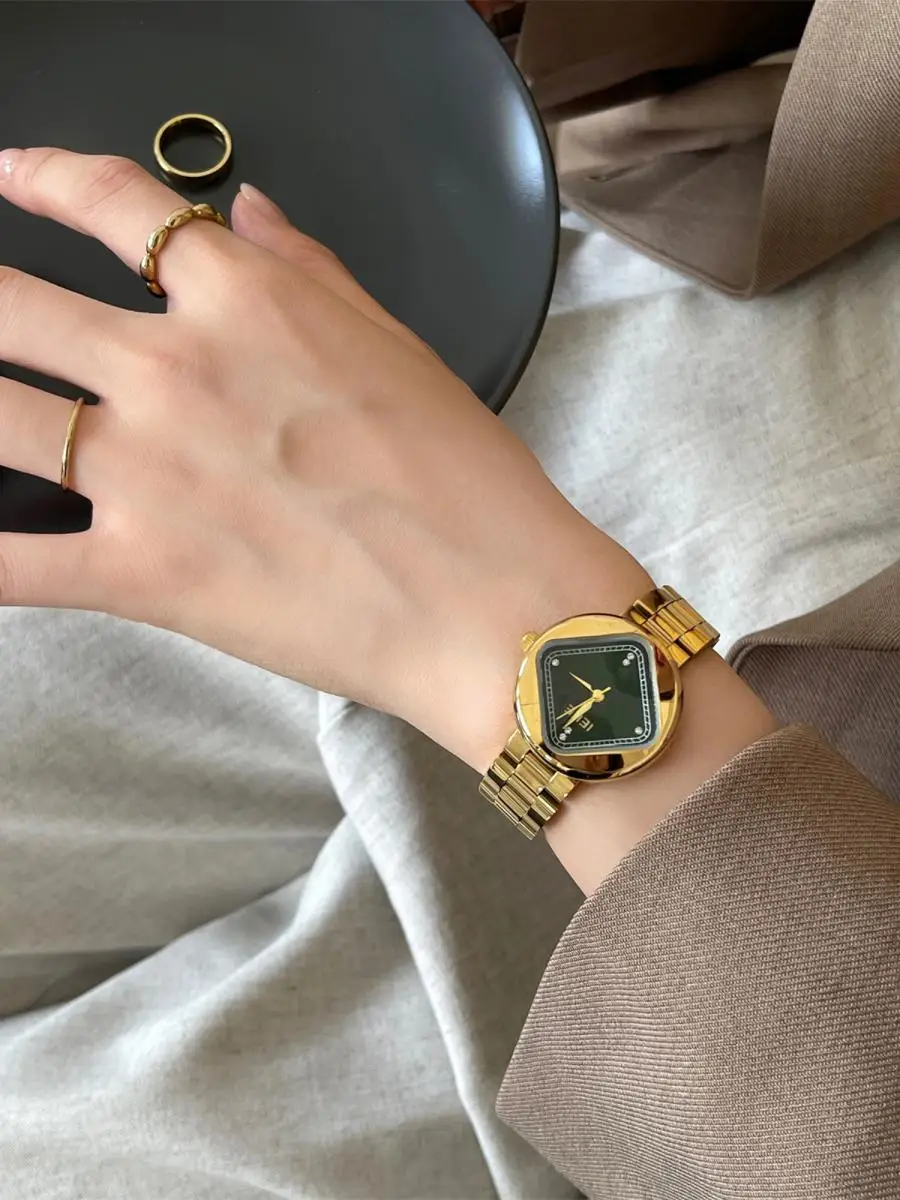 Women'S Checkerboard Pattern Watch Light Luxury Small Gold Watch Design Steel BandQuartz Watch HighEnd Luxury Ladies' Wristwatch
Women'S Checkerboard Pattern Watch Light Luxury Small Gold Watch Design Steel BandQuartz Watch HighEnd Luxury Ladies' Wristwatch