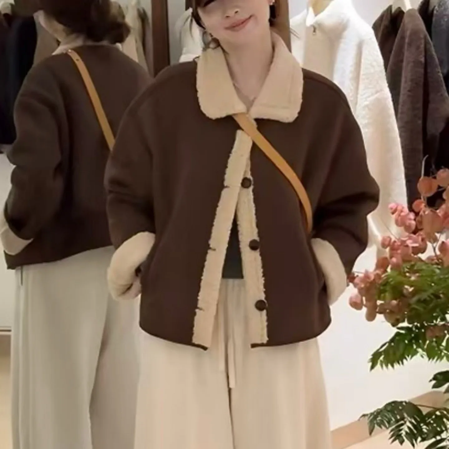 Женская повседневная свободная куртка с воротником из овчины, на флисовой подкладке, теплая, из кожи и меха, для осени и зимы
Женская повседневная свободная куртка с воротником из овчины, на флисовой подкладке, теплая, из кожи и меха, для осени и зимы