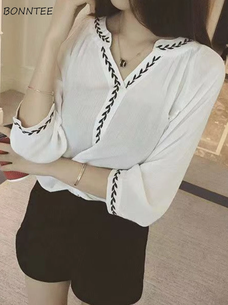 Blouses Women V-neck Designed Simple Gentle Spring Summer Tops Casual Korean Fashion All-match Streetwear Aesthetic Clothing Ins
Blouses Women V-neck Designed Simple Gentle Spring Summer Tops Casual Korean Fashion All-match Streetwear Aesthetic Clothing Ins
