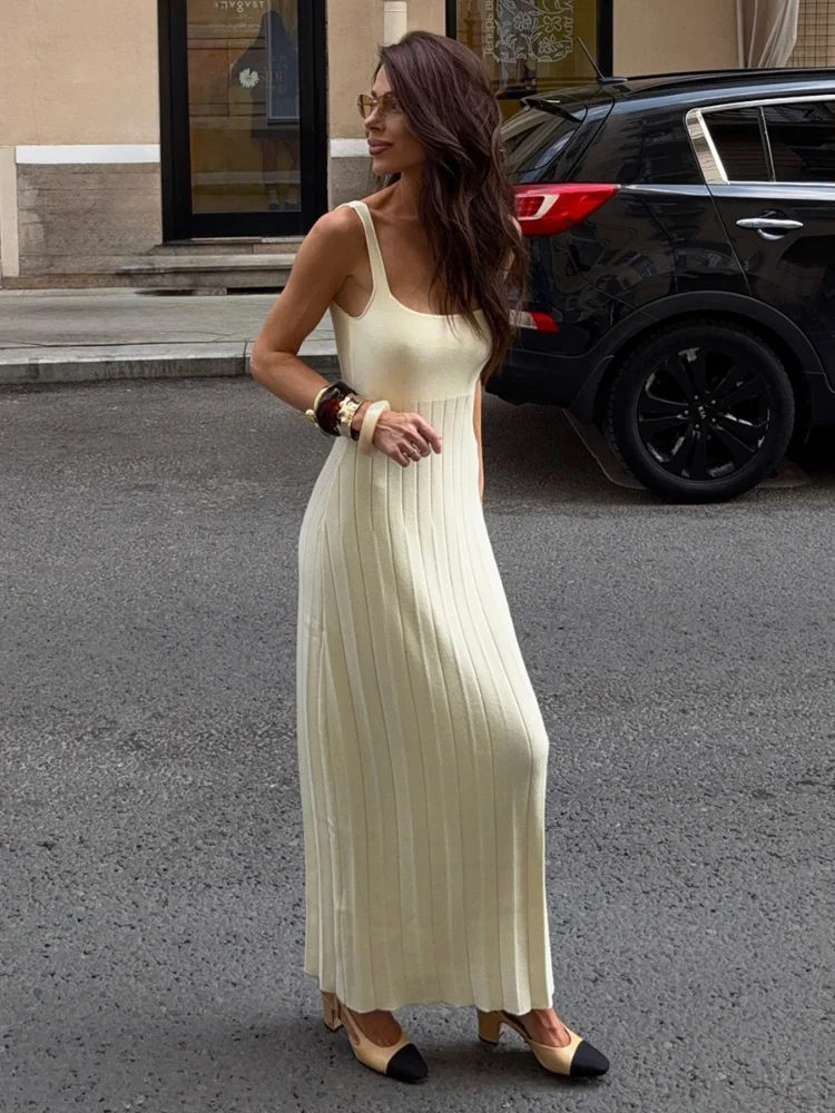 Lady Sleeveless Off-shoulder Solid Knitted Long Dress Women Chic High Waist Square Neck Fashion Gowns 2026 Vacation Street Robes
Lady Sleeveless Off-shoulder Solid Knitted Long Dress Women Chic High Waist Square Neck Fashion Gowns 2026 Vacation Street Robes