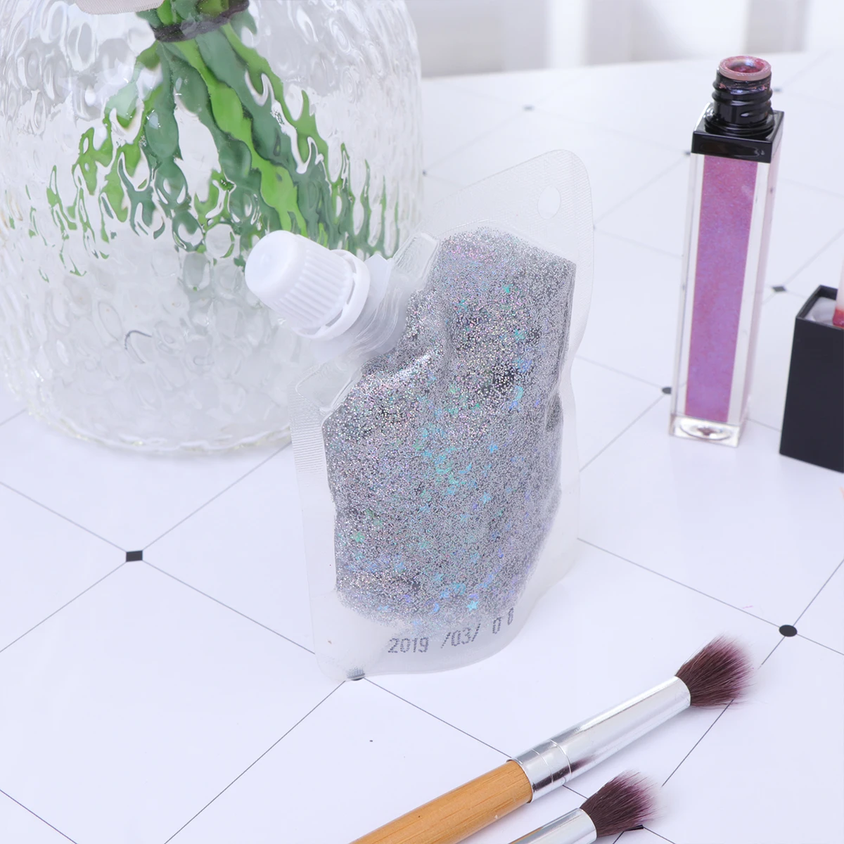 Sequin Body Gel Silky Shine Long Lasting Chunky Glitter UV Paint for Body Hair Lip Eye Festivals Parties Daily Makeup Portable 
Sequin Body Gel Silky Shine Long Lasting Chunky Glitter UV Paint for Body Hair Lip Eye Festivals Parties Daily Makeup Portable